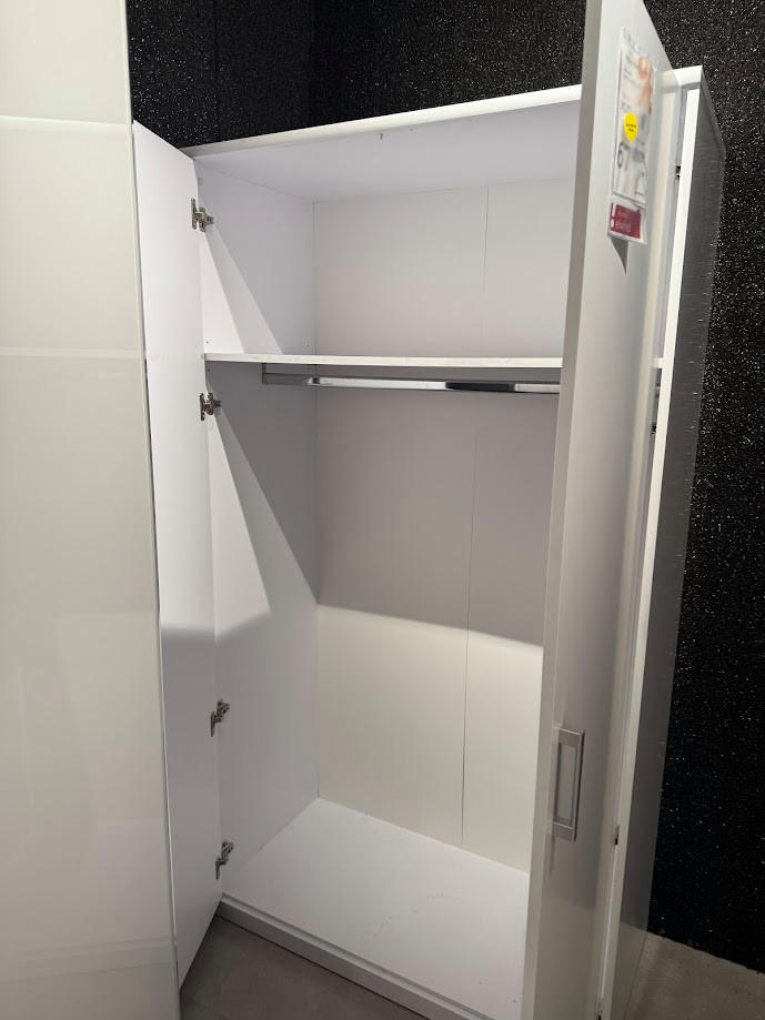 NYÍLÓAJTÓS SZEKRÉNY EASY-BUDAÖRS OUTLET - Xora