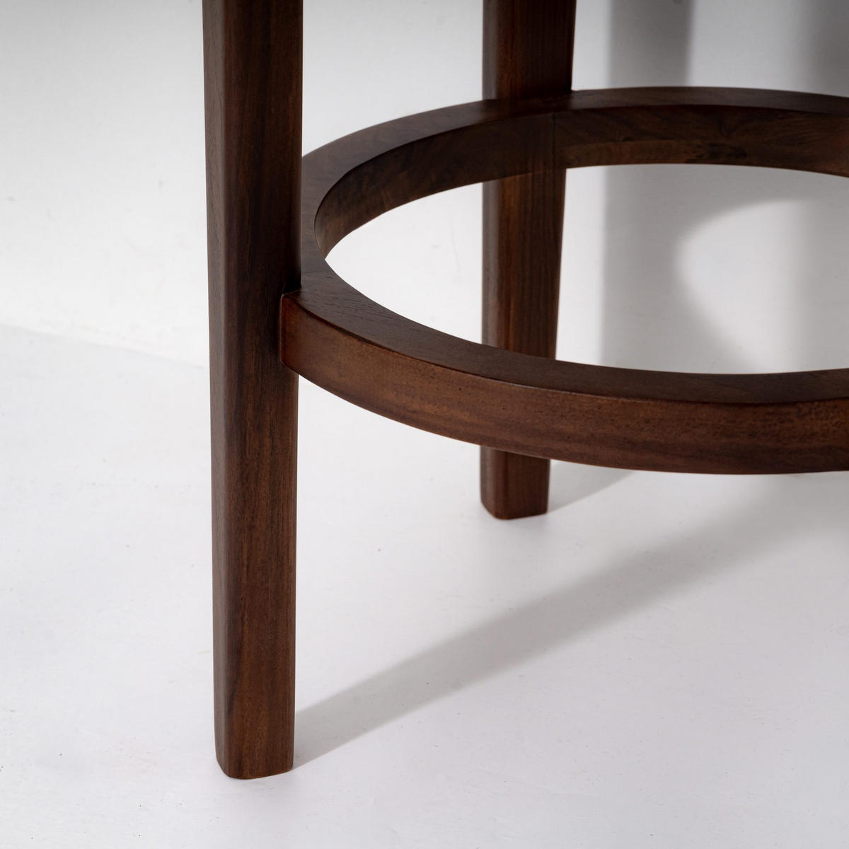 BARHOCKER Nature, Walnuss, Kunstleder Weiß - Walnussfarben, Holz (43/66/43cm) - WOODEK