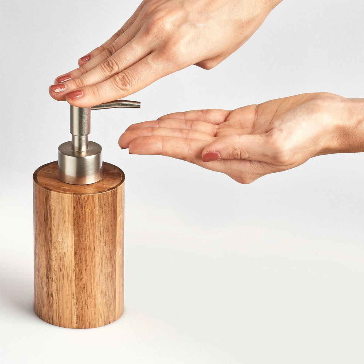 SEIFENSPENDER aus Akazienholz 7/7/17,5 cm - Naturfarben, Holz (7/17.5/7cm) - ZELLER