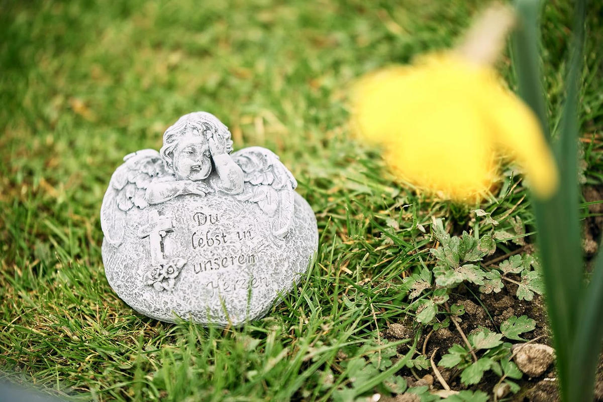 STEINFIGUR Herz Engel Du lebst in unserem Herzen massiver Steinguss Grabstein - Grau, Stein (10/8/8cm) - stoneandstyle