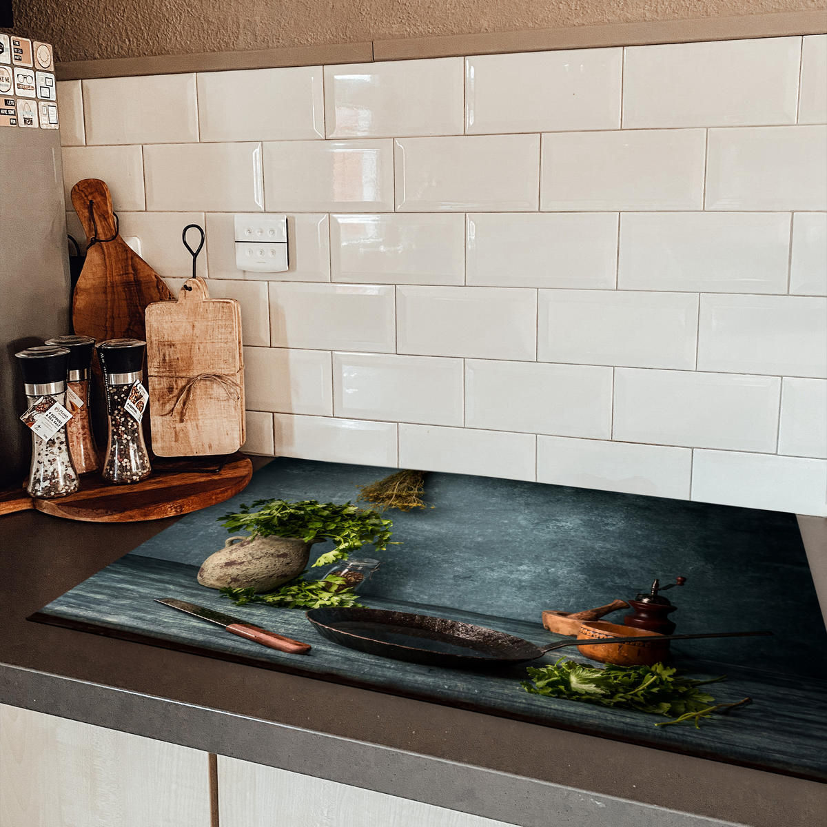 HERDABDECKPLATTE Kräuter - Gewürze - Pfanne - Messer - Grau - Rustikal Induktionsschutz 81.6x52.7 cm - Petrol, Kunststoff (81.6/52.7/0.2cm) - MuchoWow