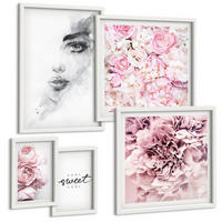BILDER SET 5er Set - 50x50 cm & 20x30 cm & 40x60 cm Weißer Rahmen - Pfingstrosenporträt einer Frau zu Hause - Weiß, Kunststoff (40/60cm) - TULUP