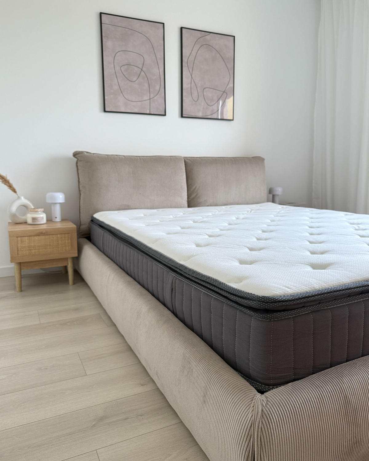 MATRACE s kapsovými pružinami, gelem a paměťovou pěnou H3/4 Tuhá 160/200 cm Pleasant - bílá, textil (160/200cm) - Beliani
