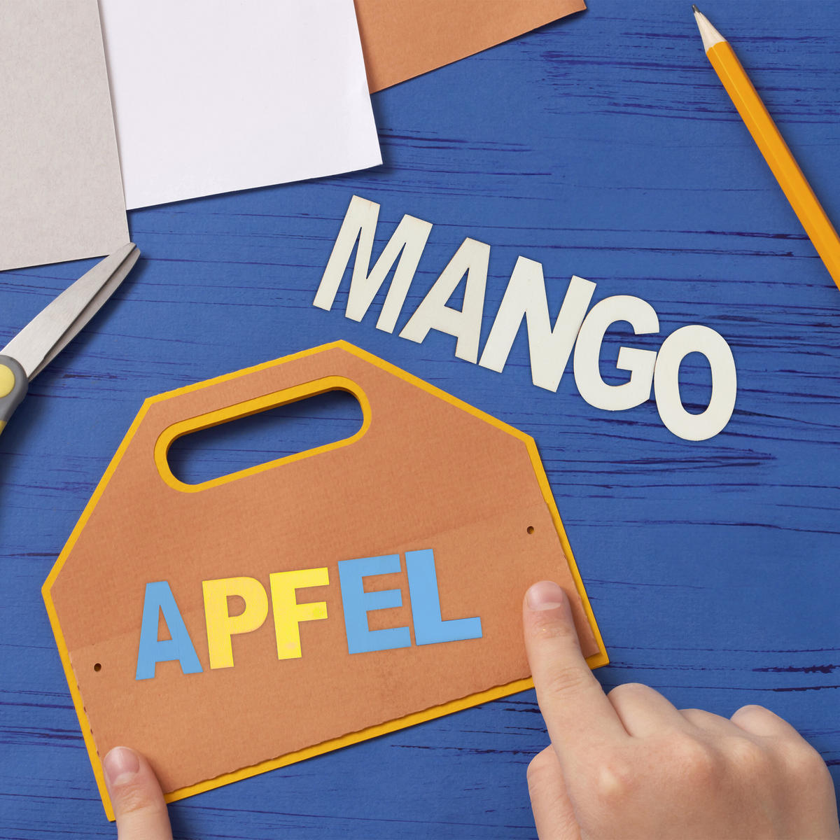 144-TLG.HOLZBUCHSTABEN-SET - Beige, Holz (28.5/34.5cm) - Relaxdays