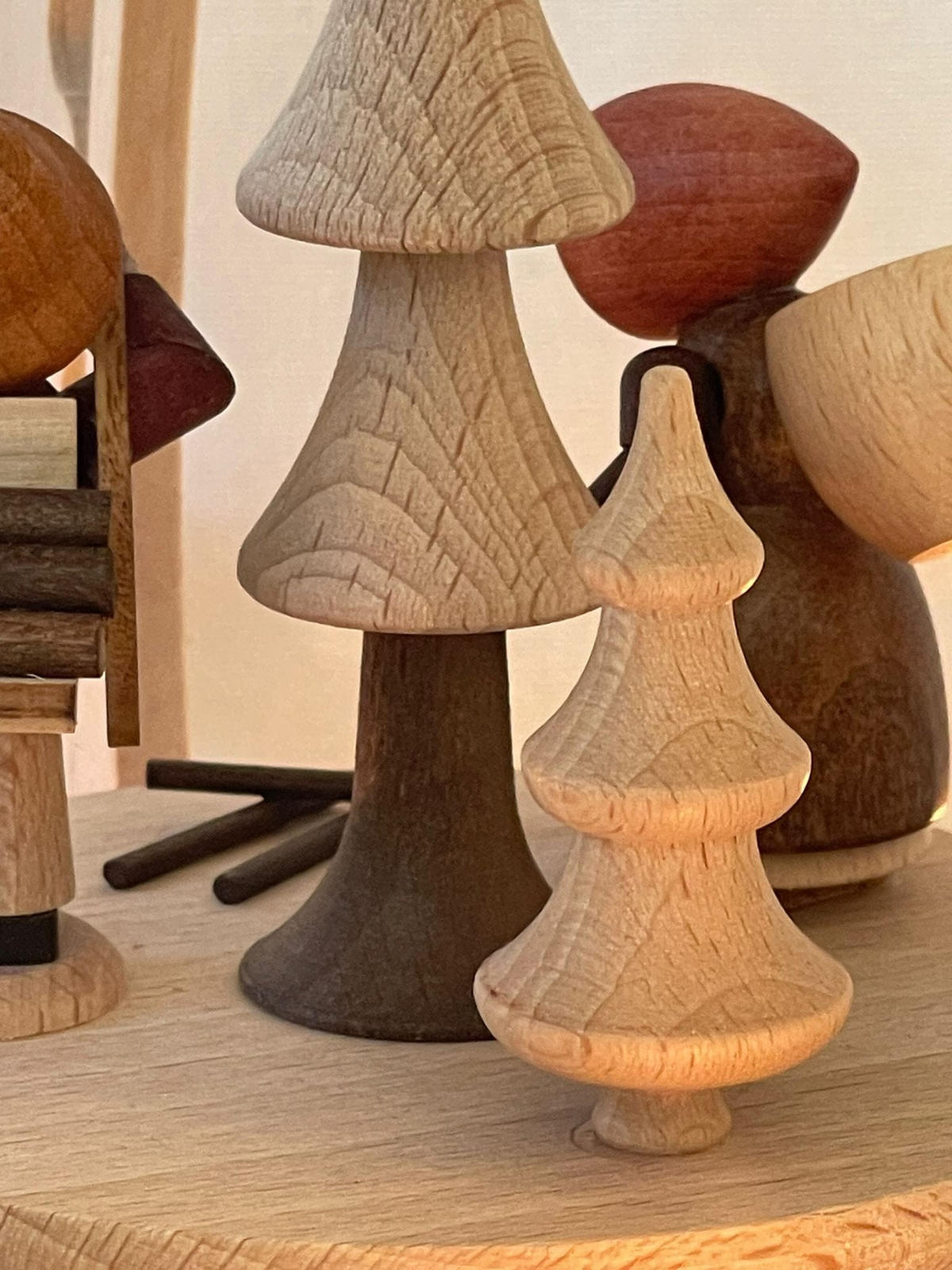 PYRAMIDE Waldfiguren für 3 Teelichter 23/23/27 cm - Multicolor, Holz (23/27/23cm)