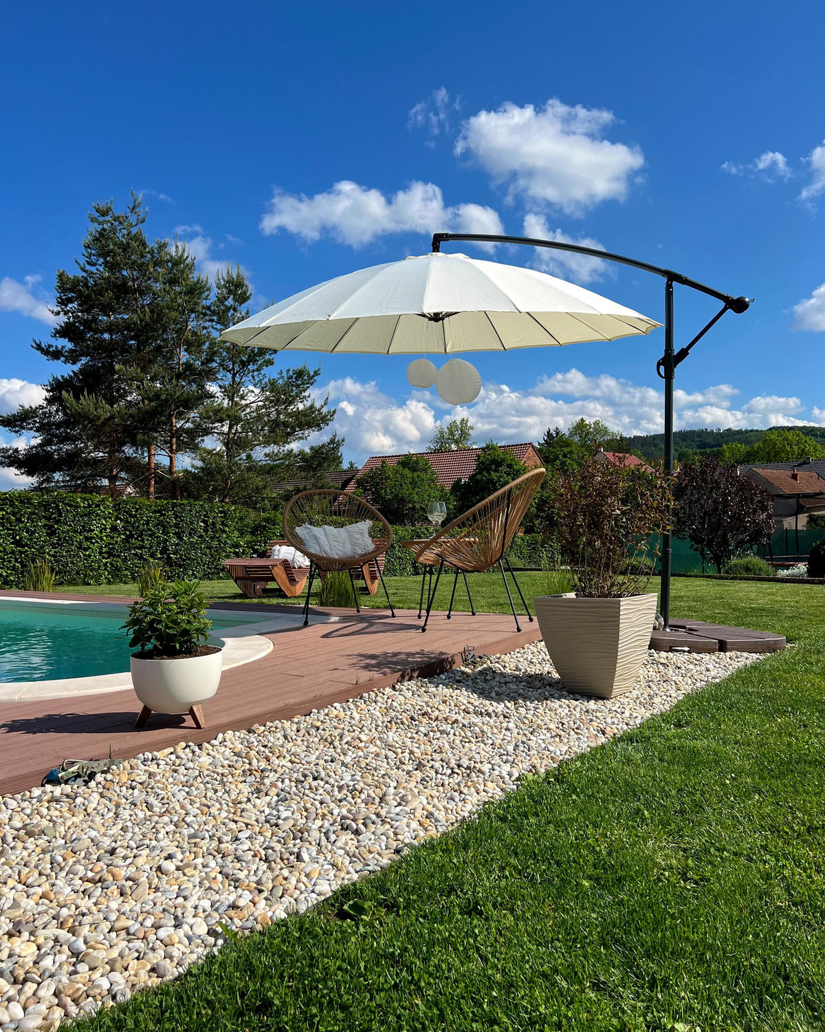 UMBRELĂ DE SOARE SUSPENDATĂ gri deschisă 268 cm Calabria - gri deschis, material textil (268/268cm) - Beliani