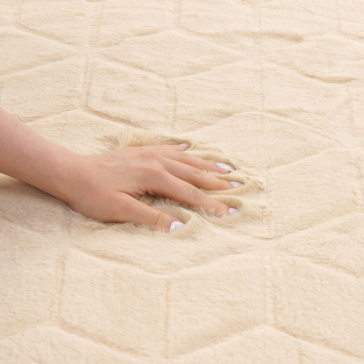 SHAGGY-KUNSTFELLTEPPICH Thatta 230/160 cm - Beige, Kunststoff (160/230cm) - Beliani