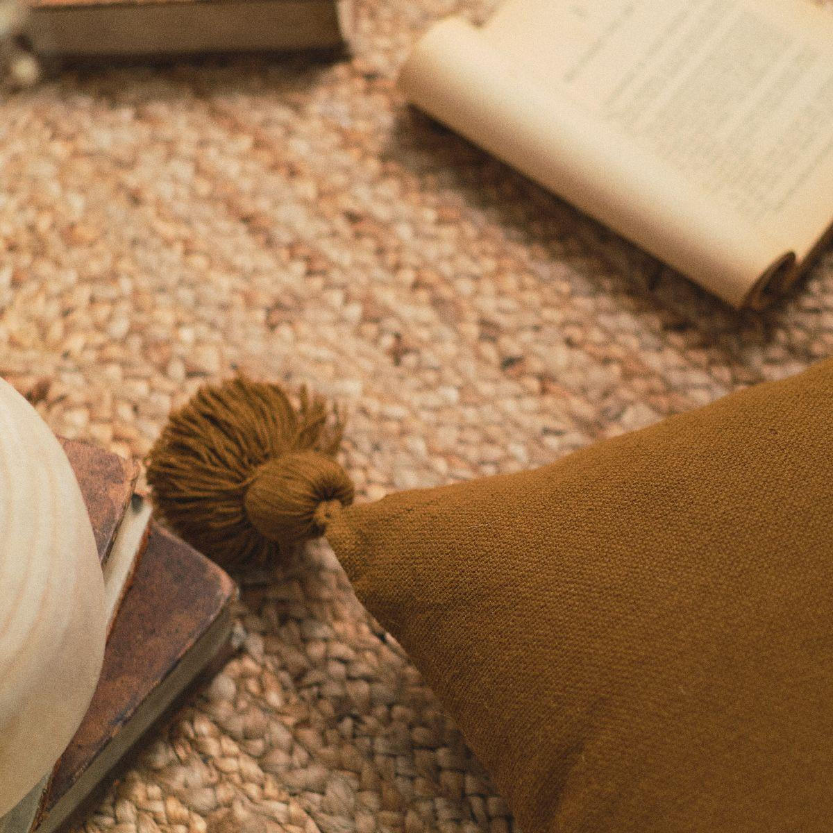 DEKOKISSEN mit Pompons 45/45/7 cm - Braun, Naturmaterialien (45/45cm) - Today