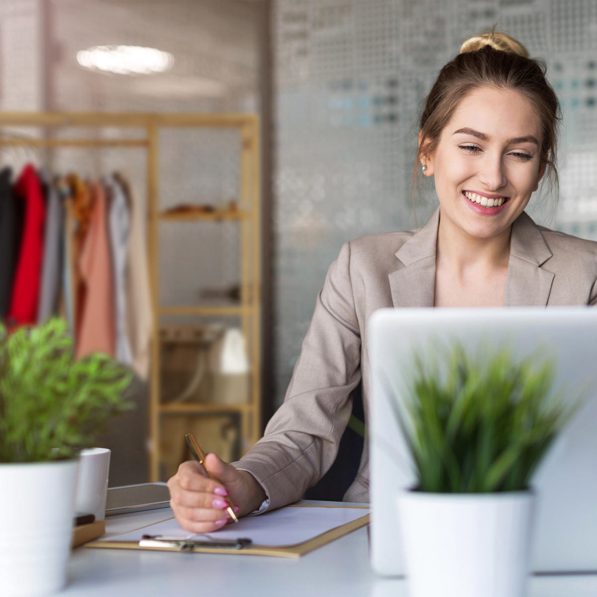 ROLOVACÍ vešiak - svetlohnedá, drevo/plast (92/136.5/30cm) - Relaxdays