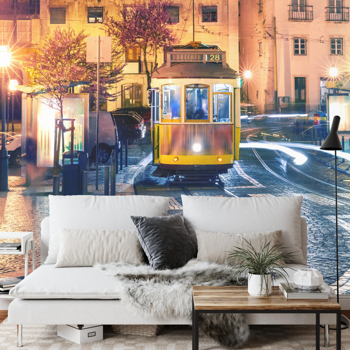FOTOTAPETE für Wohnzimmer Lissabon Straßenbahn Nacht Altstadt 200x140 - Gelb/Beige, Papier (200/140cm) - Muralo