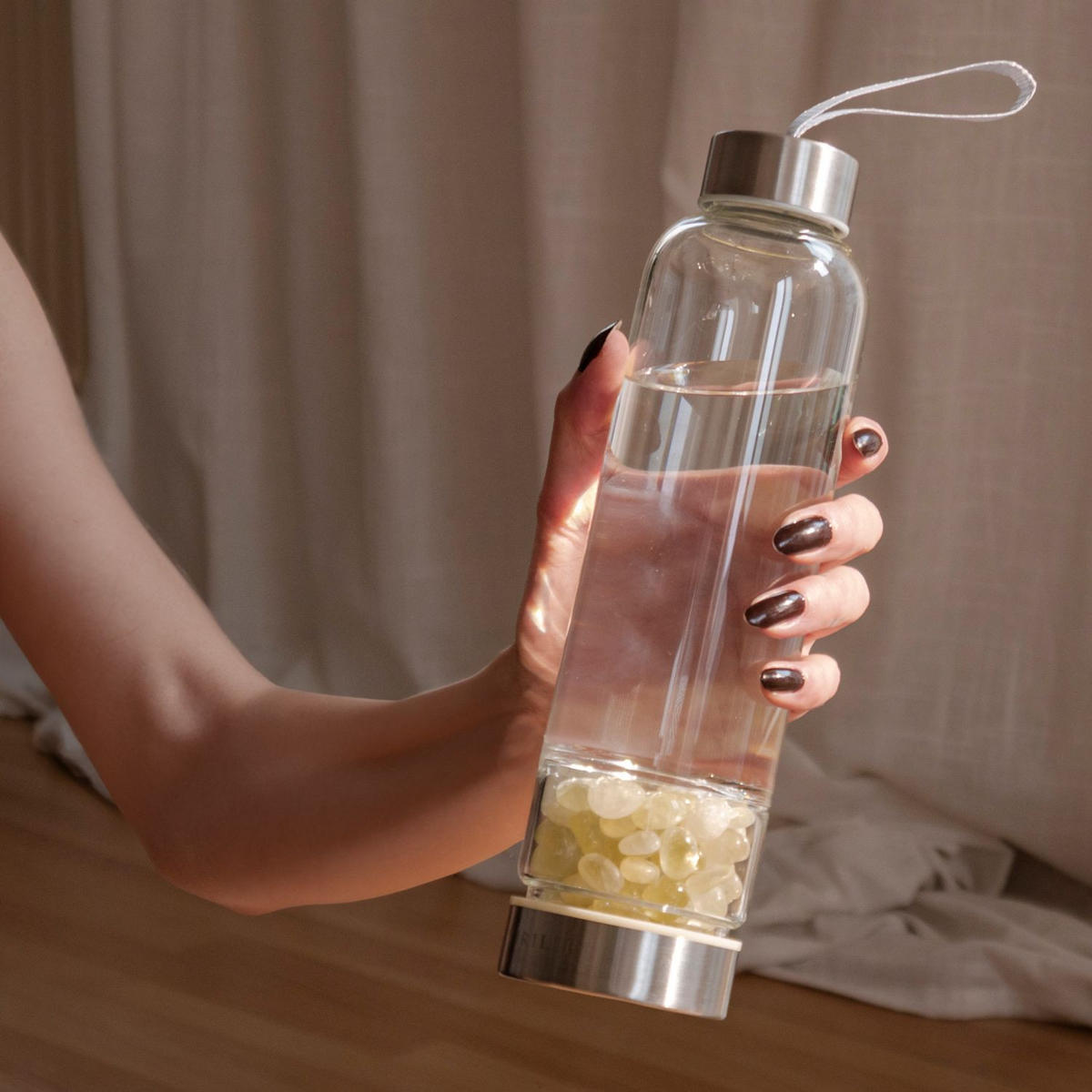 WASSERFLASCHE mit Heilsteinen und Tasche 400ml - Gelb, Glas (0.4L) - Intirilife