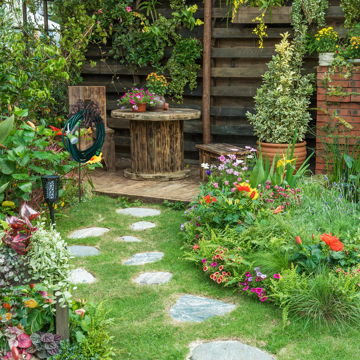 SCHLAUCHHALTER - Dunkelbraun, Metall (27/100/16cm) - Relaxdays