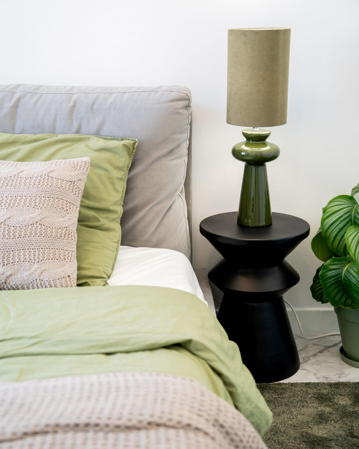 LAMPĂ DE MASĂ verde Oteros - măsliniu, material textil (19/19/62cm) - Beliani