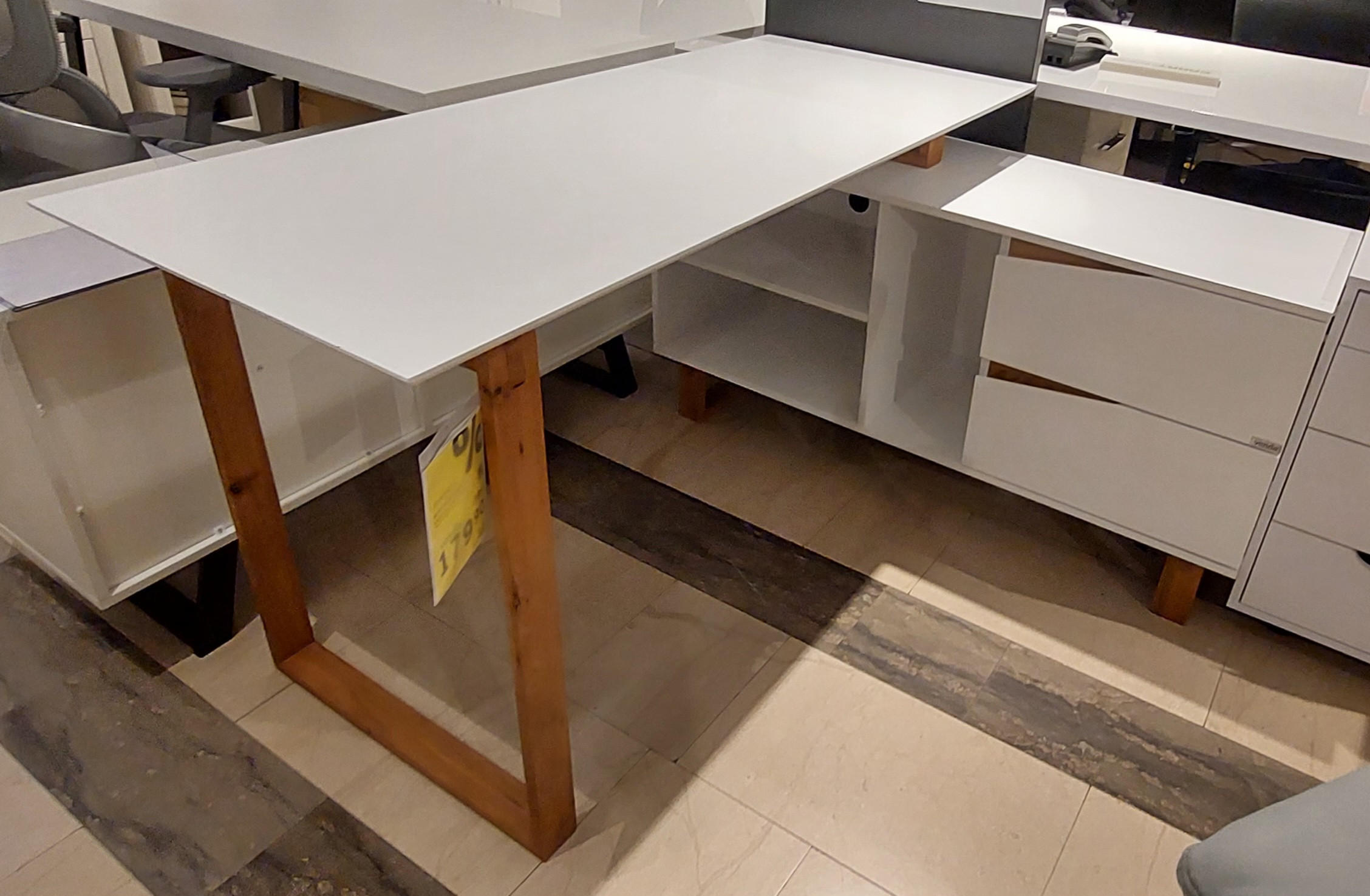 KOTNA PISALNA MIZA ADRIAN - Venda