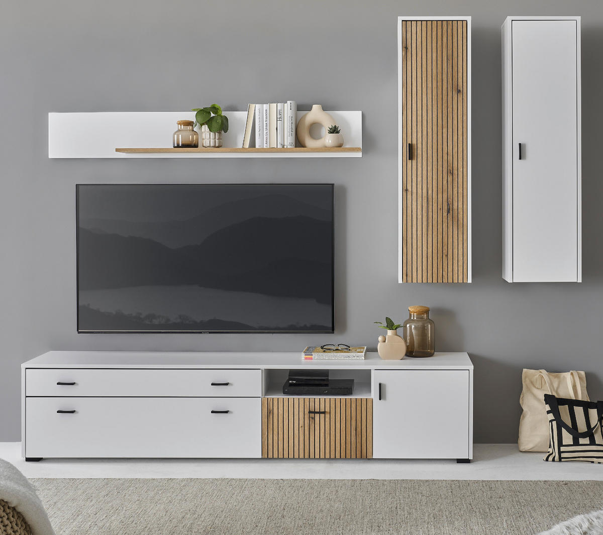WOHNWAND 4-teilig weiß matt, Eiche 243 x 180 cm, Schrankwand mit viel Stauraum und Soft-Close - Eichefarben/Schwarz, Holzwerkstoff/Kunststoff (243/180/42cm) - Furn.Design