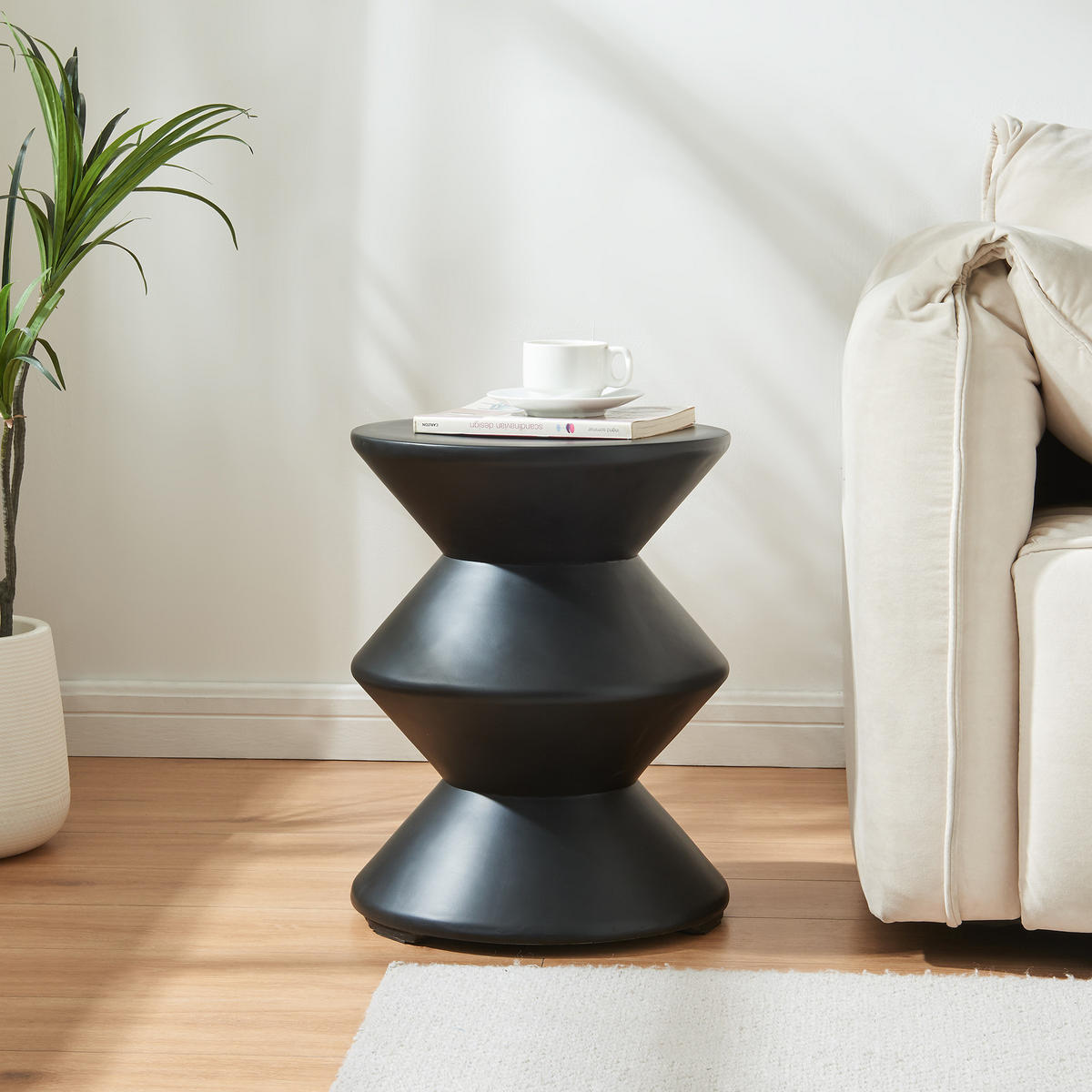 ODKLÁDACÍ STOLEK Kyppeslo - černá, kámen (36.5/36.5/47cm) - [en.casa]