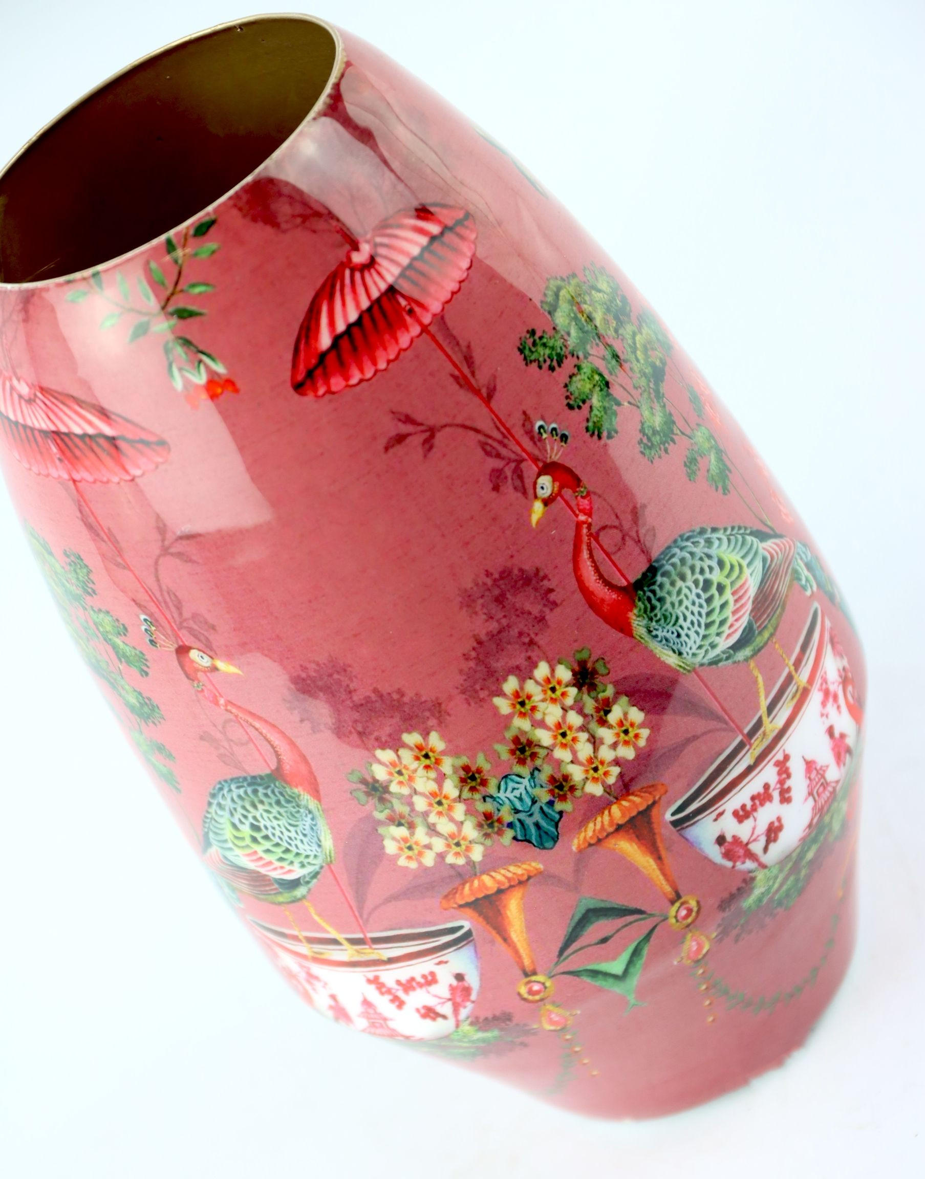 VASE Asian Fauna rot mit Pfauenmotiv - Rot, Metall (22cm) - FURNARO