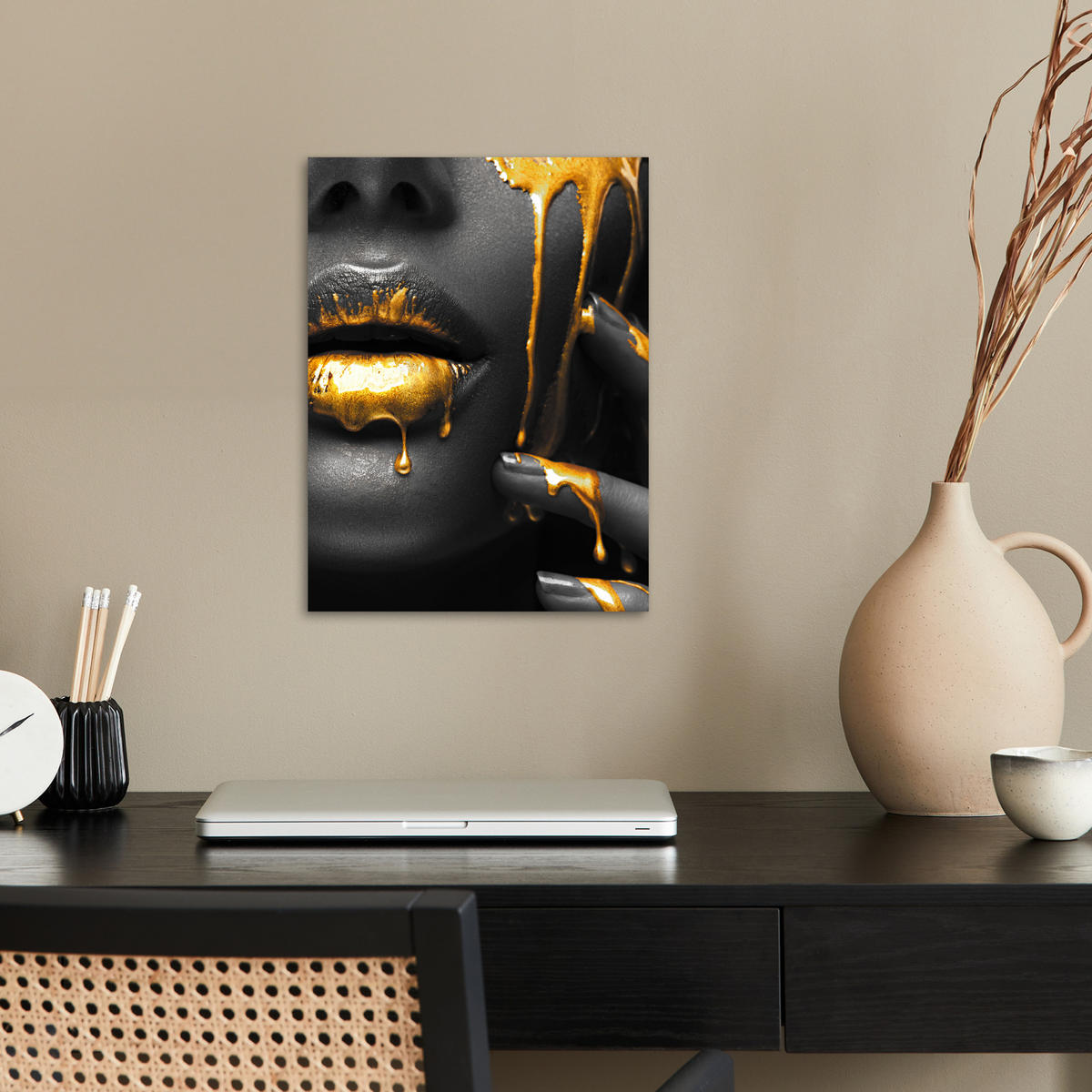 POSTER Frau - Schwarz - Gold - Gesicht - Lippen 30x40 cm - Goldfarben, Papier (30/40/0.1cm) - MuchoWow