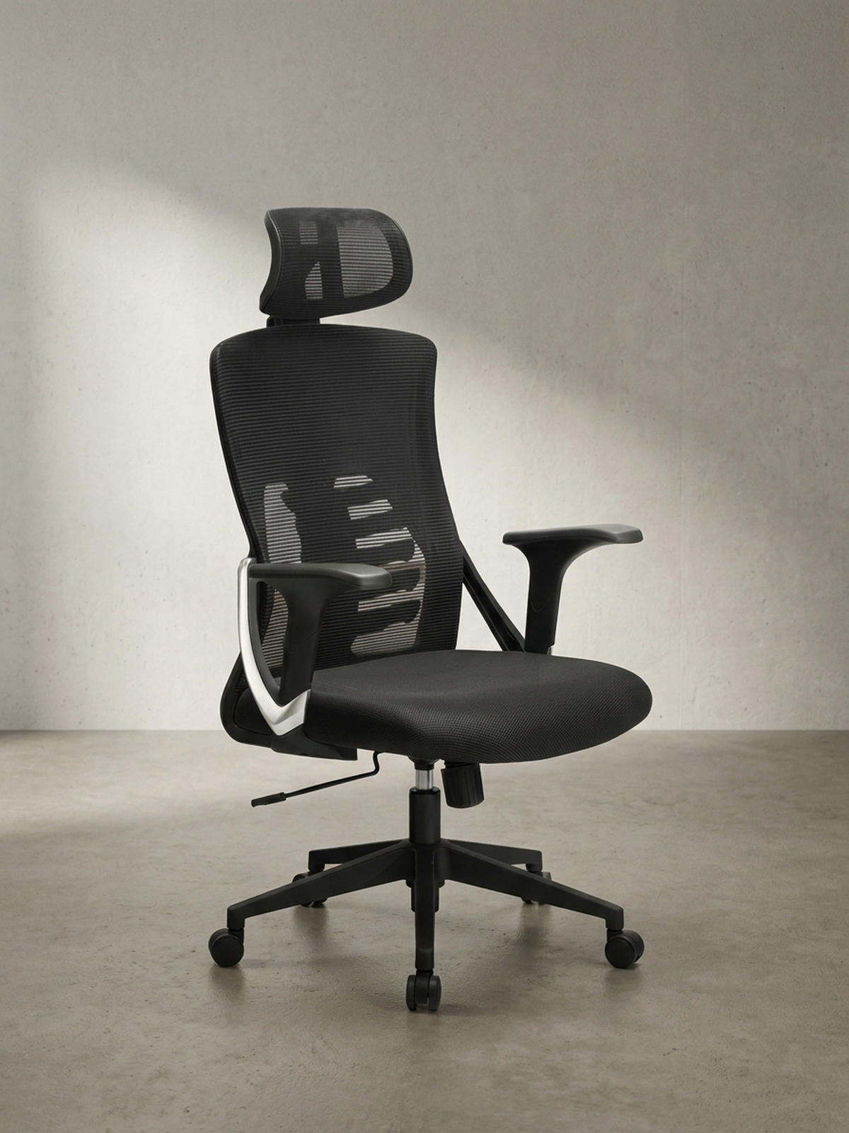 BÜRODREHSTUHL Schwarz Mesh mit Wippmechanik, Kopfstütze und 4-fach Lordosenstütze ASTRA - Schwarz, Kunststoff/Textil (65/123/65cm) - KADIMA DESIGN