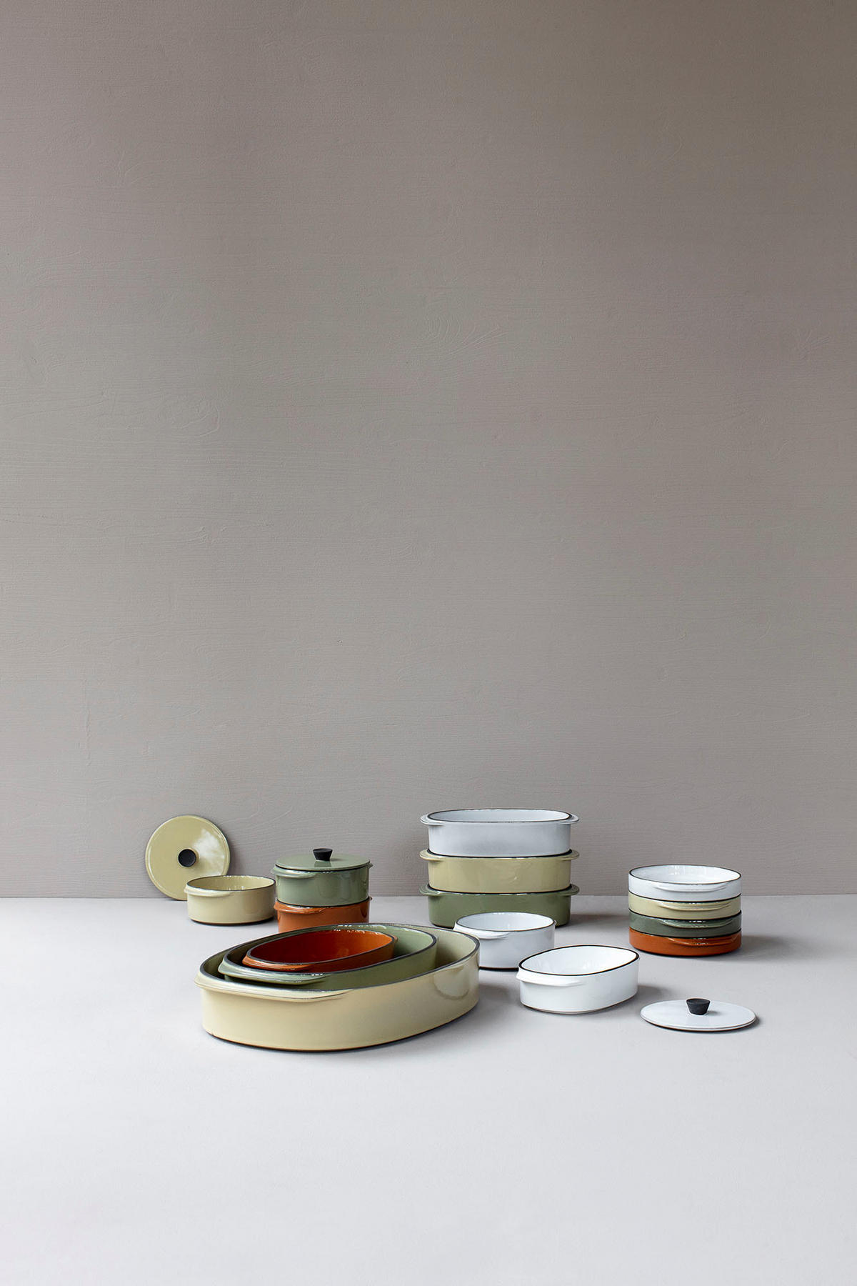 AUFLAUFFORM RECHTECKIG CARACTERE 19 x 13 cm Kardamom - Dunkelgrün, Keramik (13/5/19cm) - Revol Porcelaine France