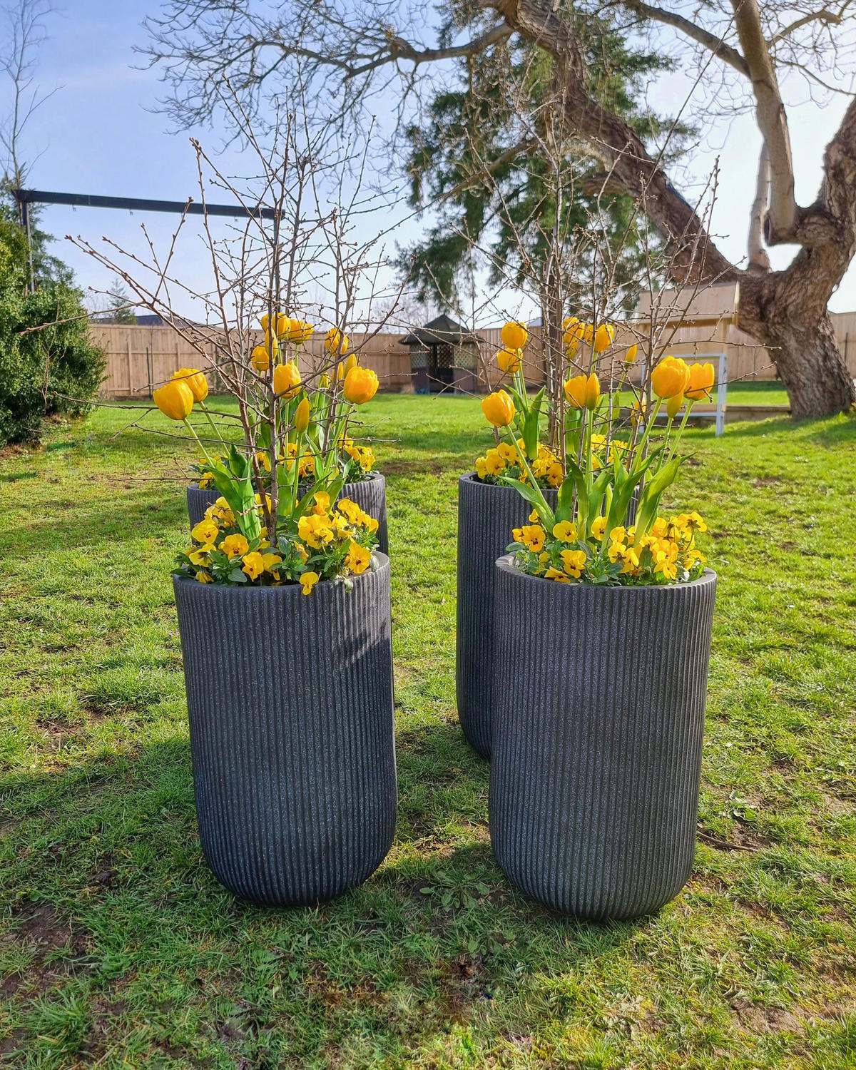 KVĚTINÁČ černý kulatý 37/37/56 cm Eantio - černá, přírodní materiály (56cm) - Beliani