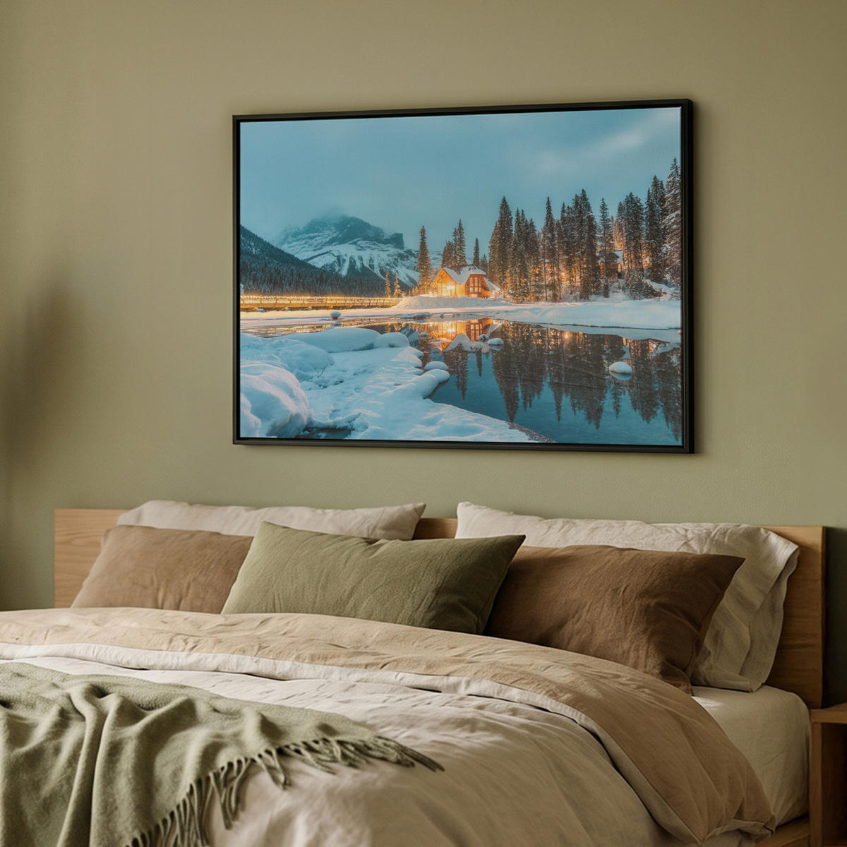 LEINWAND Bilder mit Rahmen - Winterlandschaft - Natur - Haus - Berge - Schnee - 100x70 - Hellblau, Textil (100/70cm) - MuchoWow