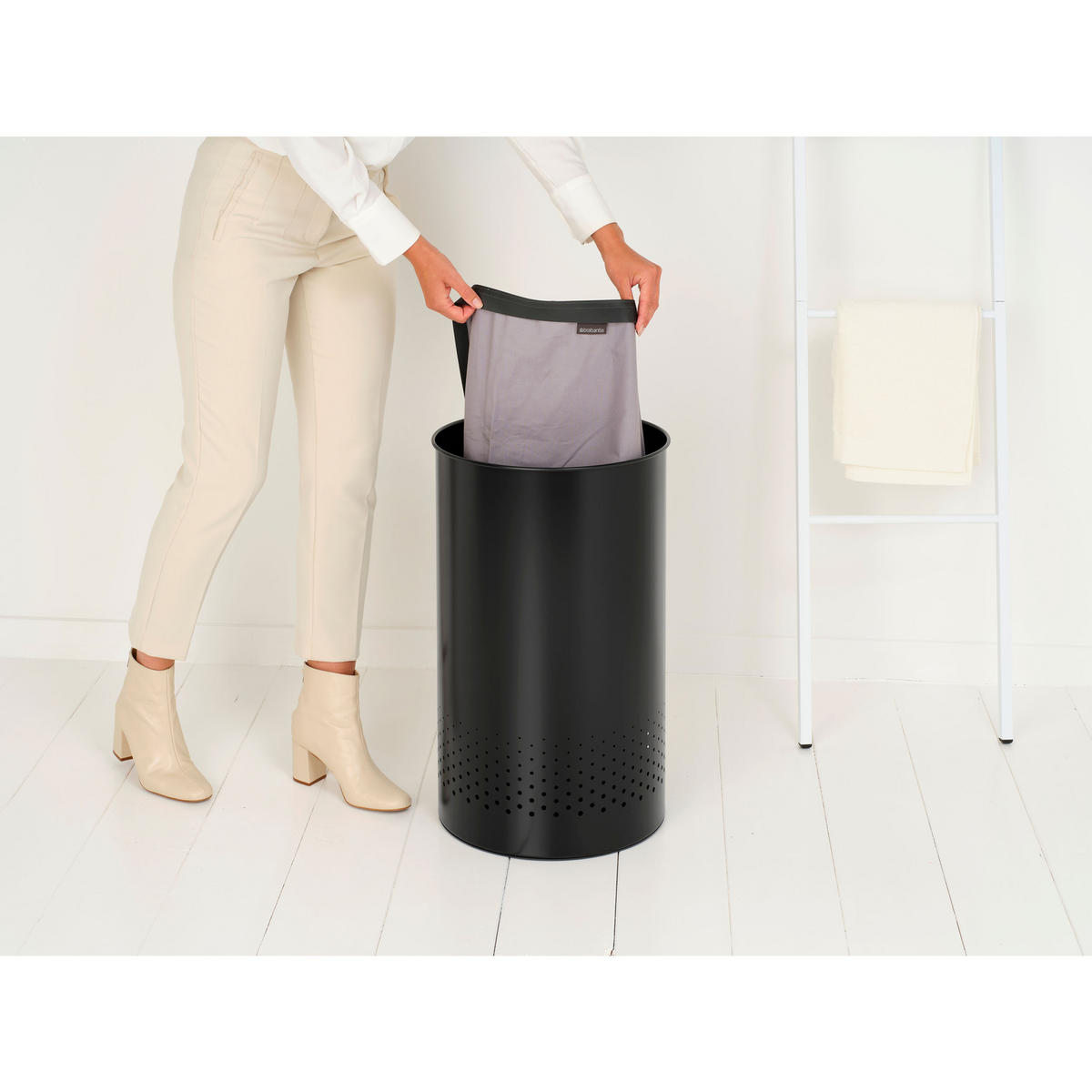 WÄSCHEBOX, Matt Black, 60 L - Schwarz, Metall (38/63.5/38cm) - Brabantia
