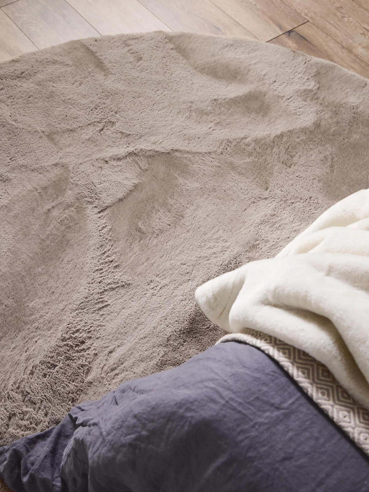 UMĚLÉ kožíškové koberce Dave Taupe ø 180 cm kulatý - šedohnědá, textil/umělá hmota (180/180cm) - benuta Nest