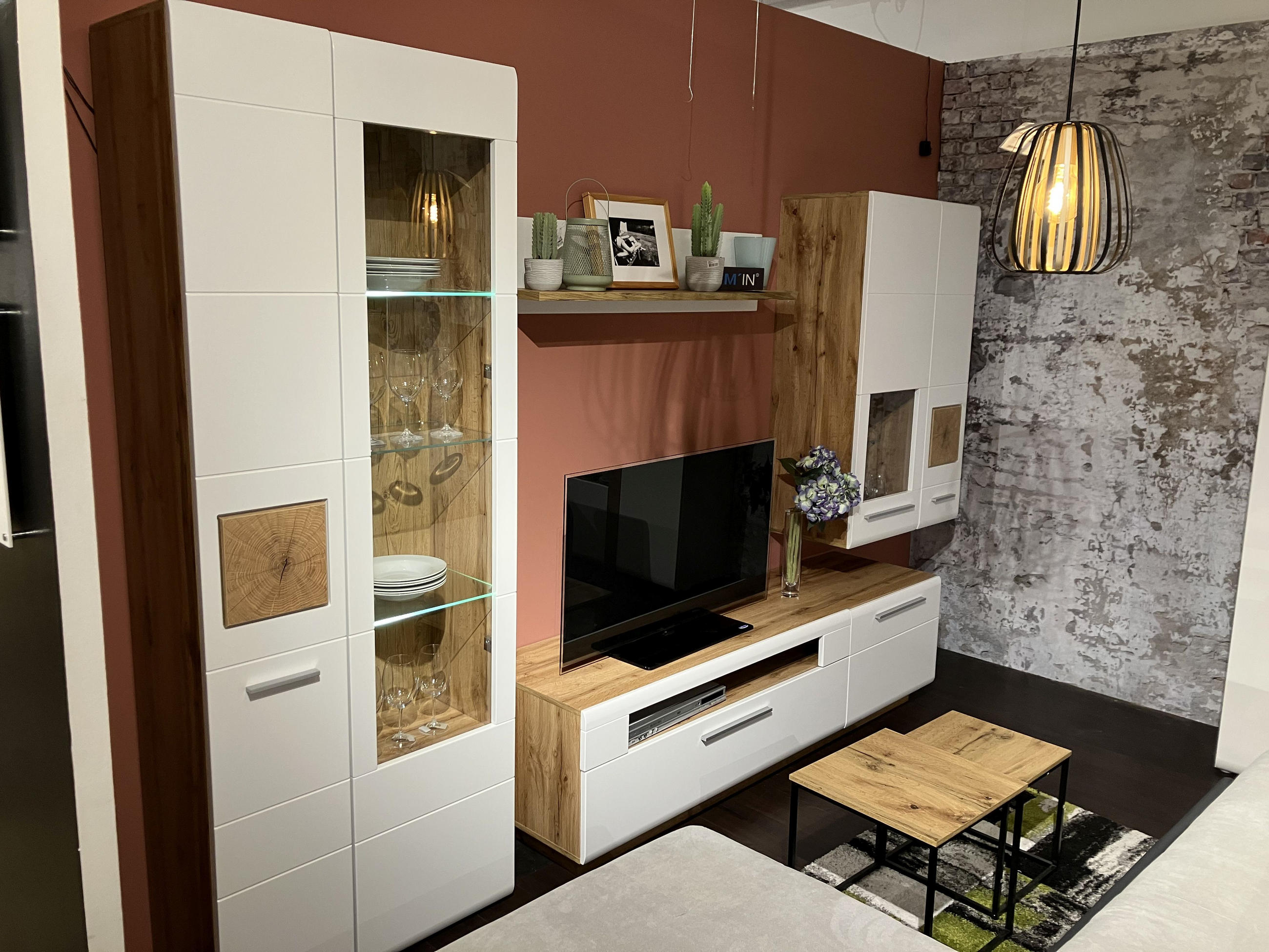 DNEVNI REGAL SAVONA - Hom`in