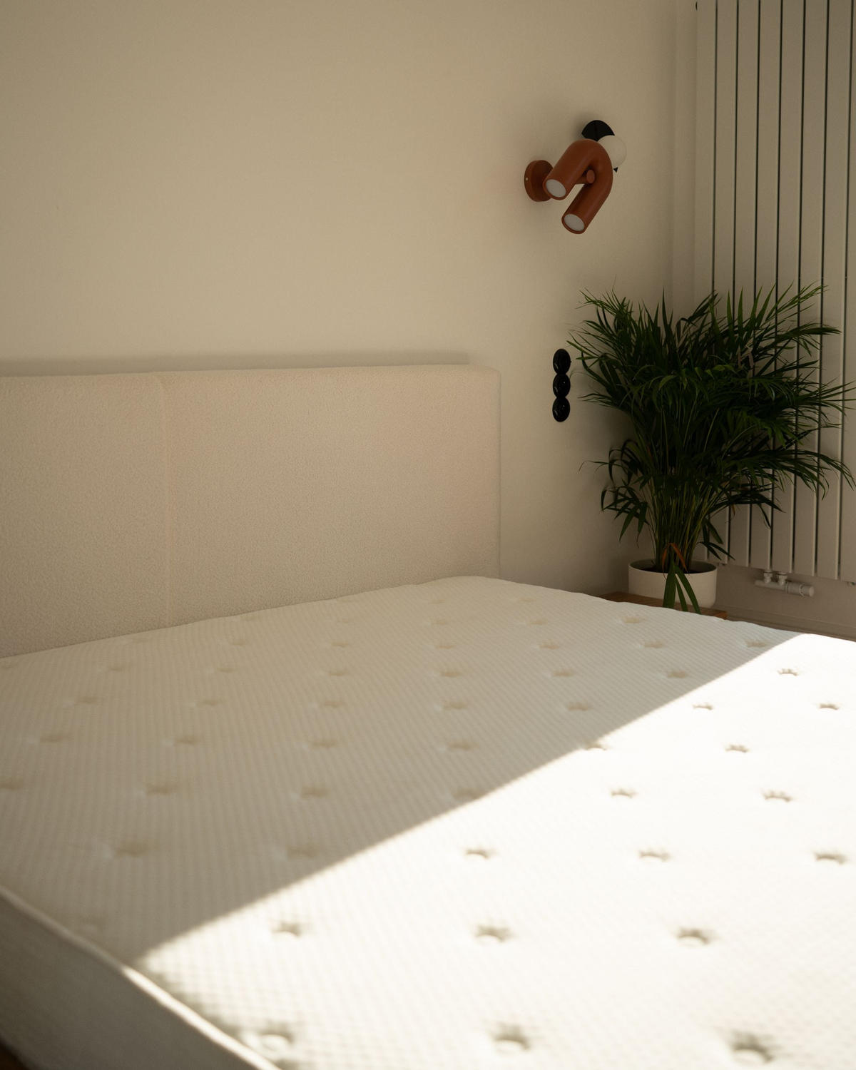MATRACE S KAPSOVÝMI PRUŽINAMI H3/4 Tuhá H2/3 Střední 180/200 cm Duo - bílá, textil (180/200cm) - Beliani
