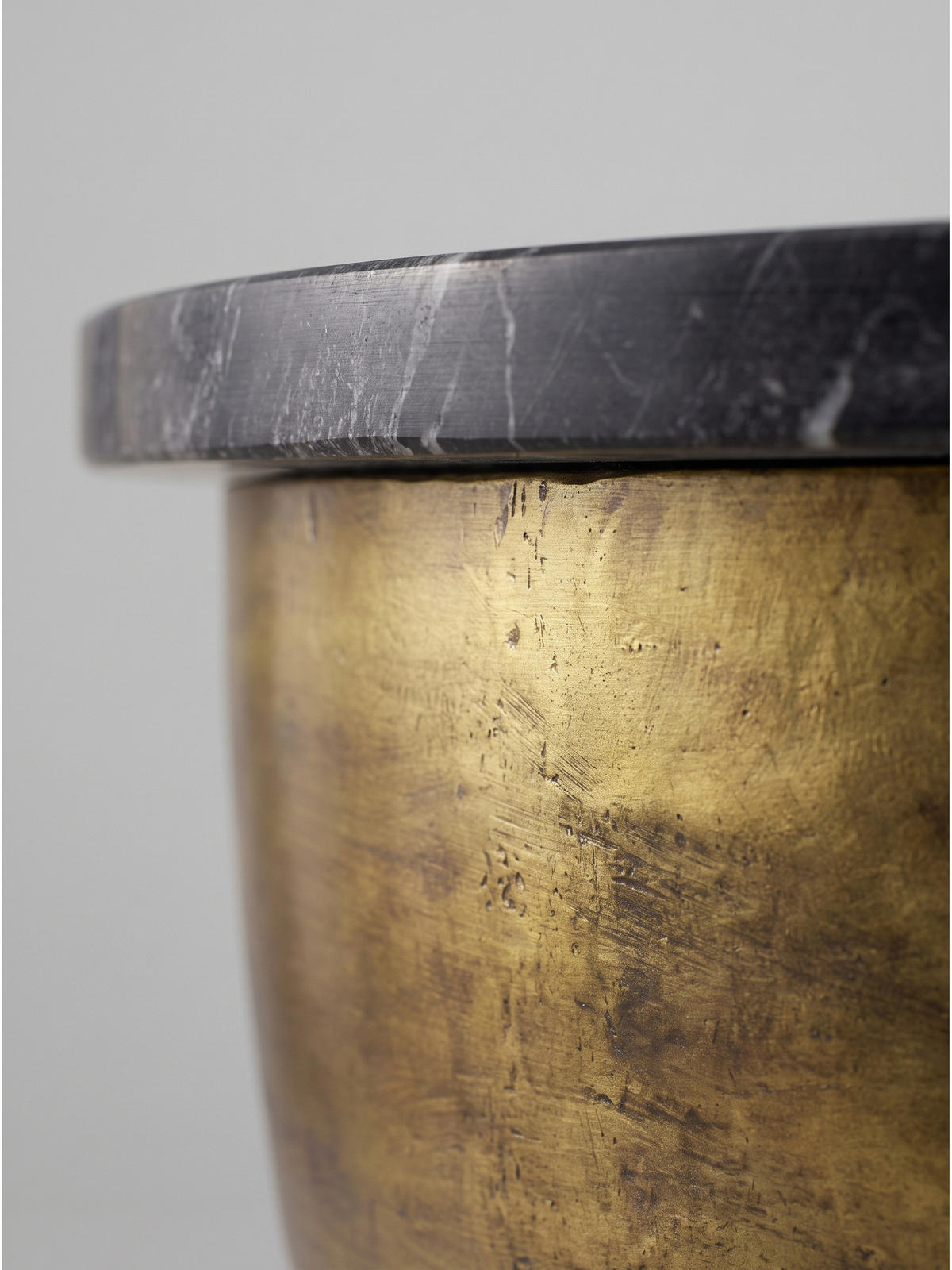 COUCHTISCH HAVEL, Marmor, handgefertigt, Schwarz-Gold, Ø 60 x 34 cm - Goldfarben, Stein/Metall (60/60/34cm) - KADIMA DESIGN