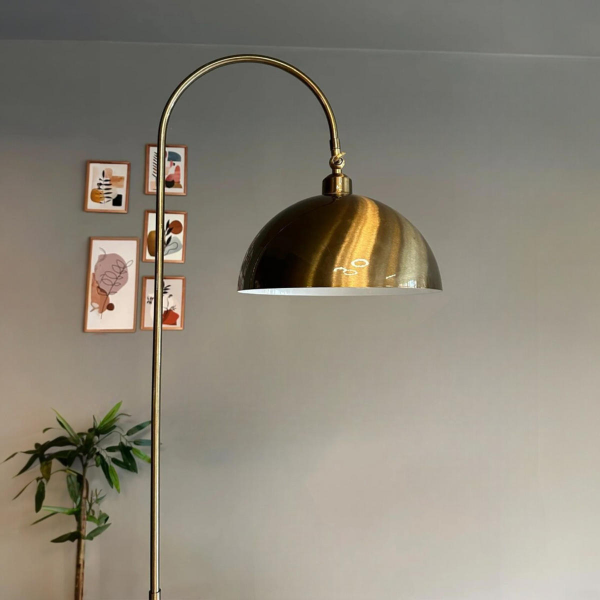 STEHLAMPE Gorkiede E27, verstellbarer Lampenschirm aus Metall - Messingfarben, Metall (37/37/170cm) - Bamyum