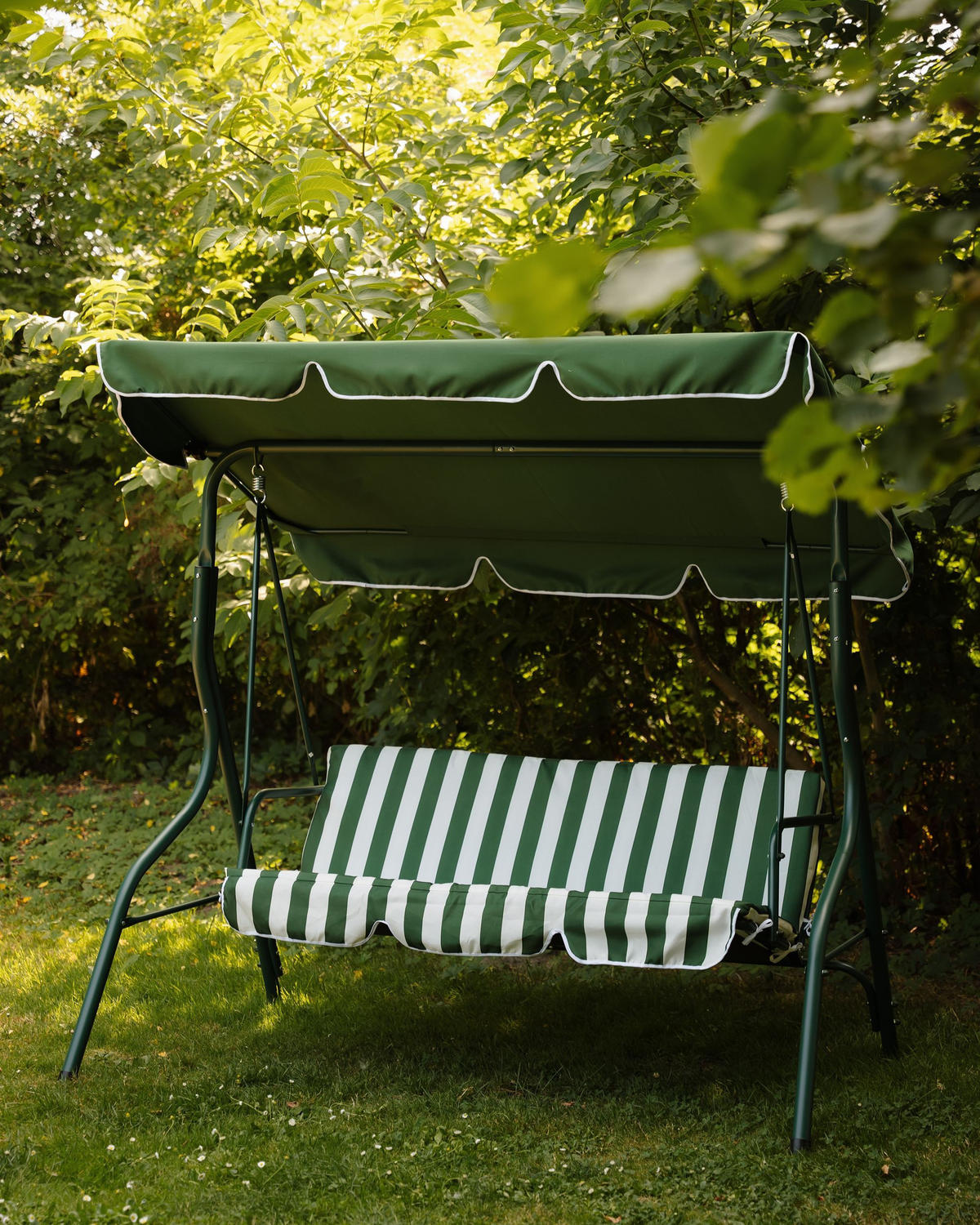LEAGĂN HOLLYWOOD copertină de soare verde / alb Chaplin - verde, material textil (174/147/118cm) - Beliani