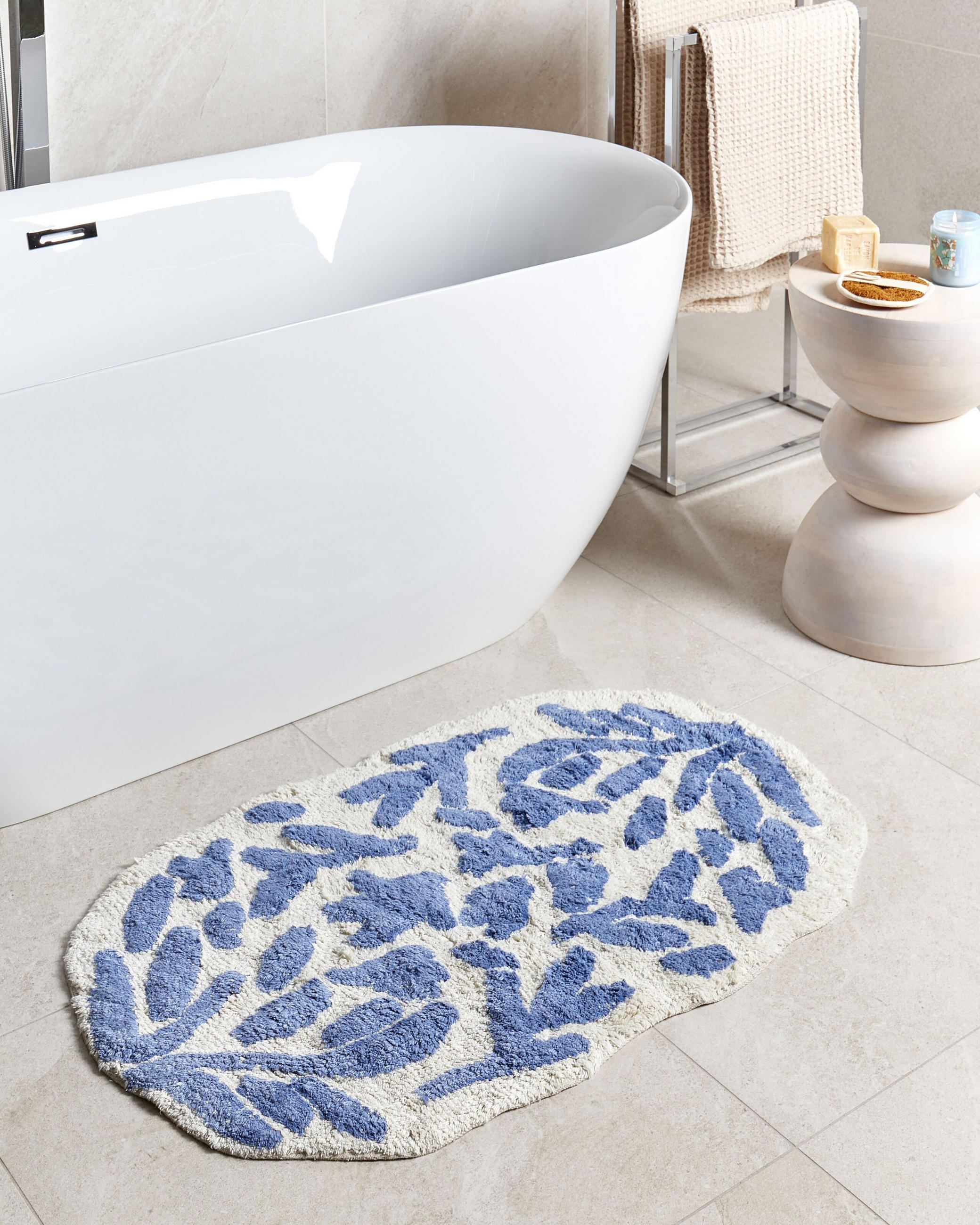 BADEMATTE Blau 60 x 90 cm Derik - Blau/Weiß, Textil (60/90cm) - Beliani