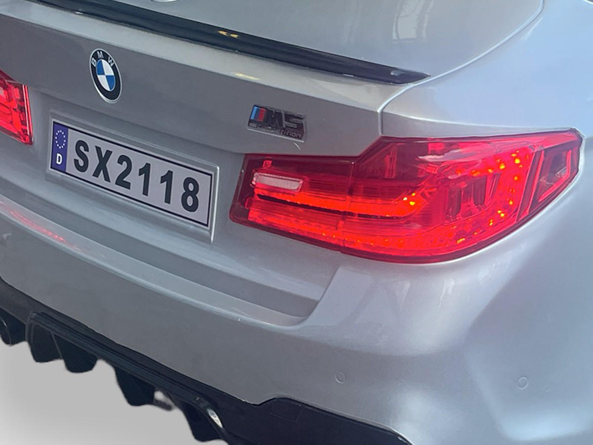 KINDER ELEKTROAUTO BMW M5 silber - Silberfarben, Kunststoff (124/74/55cm) - TPFLiving