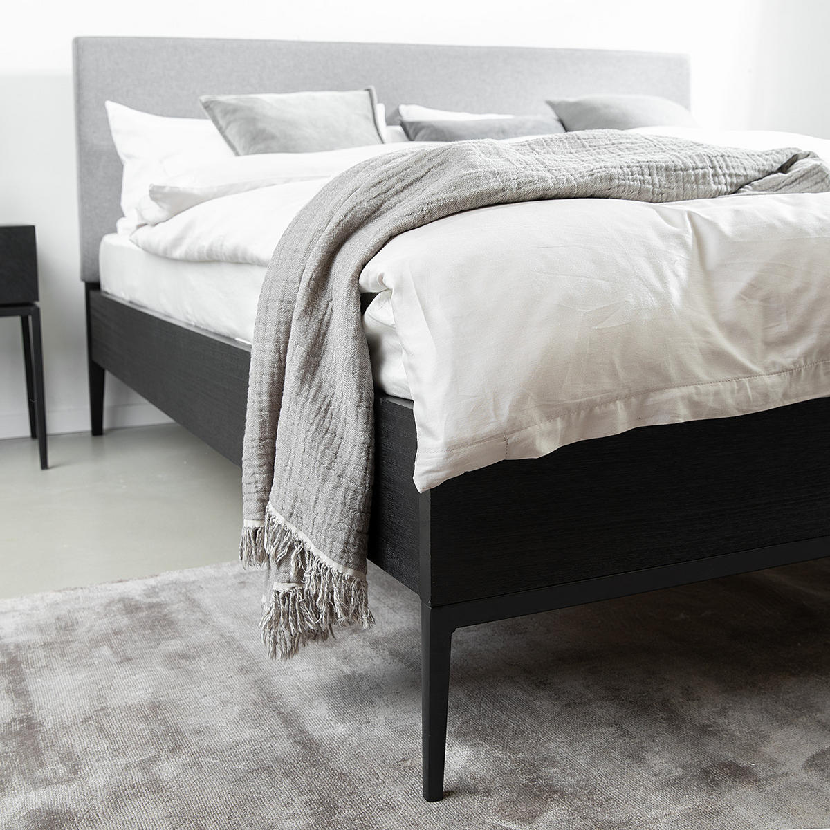 BETTGESTELL - Webstoff / Echtholzfurnier, Grau / Paulownia Schwarz - Grau, Textil (180/200cm) - home24