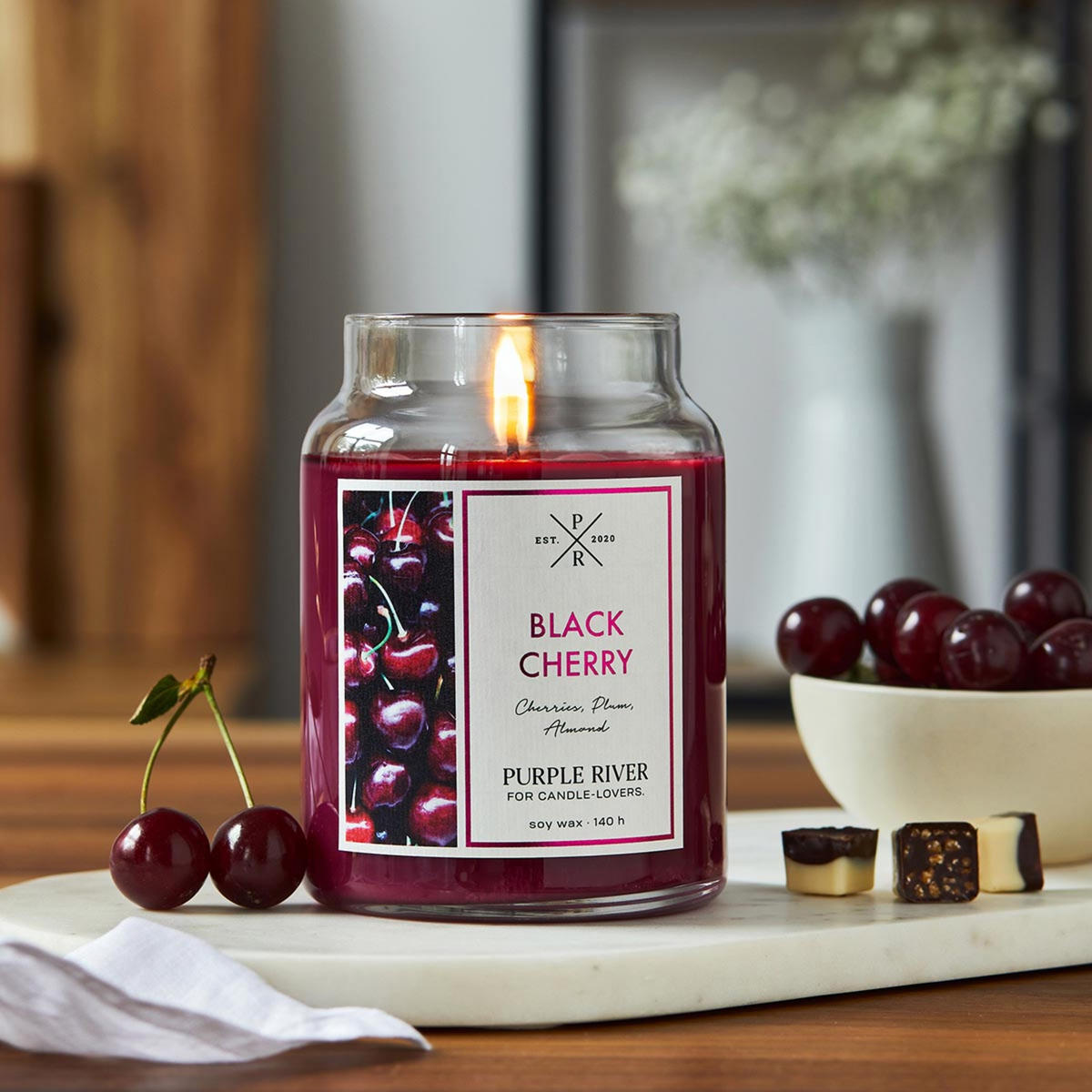 DUFTKERZE Purple River - Rot, Naturmaterialien/Glas (18cm)