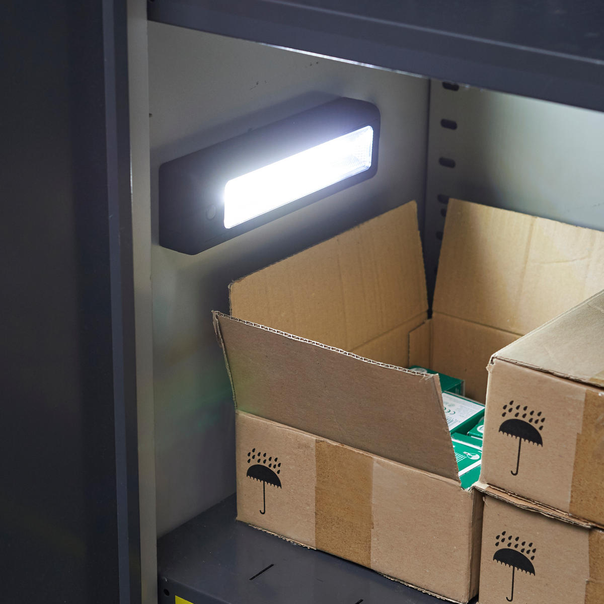 LED-ARBEITSLEUCHTE - praktische Batterie-Taschenlampe mit Magnet und Haken für Werkstatt und Zuhause, 2er-Set - Weiß, Kunststoff (5.5/2.9/22cm) - Northpoint