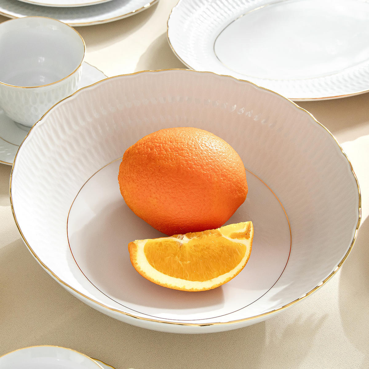 SALATSCHÜSSEL CMIELOW SOFIA GOLDRAND aus Porzellan - Weiß, Keramik (17/17/7cm) - KONSIMO®