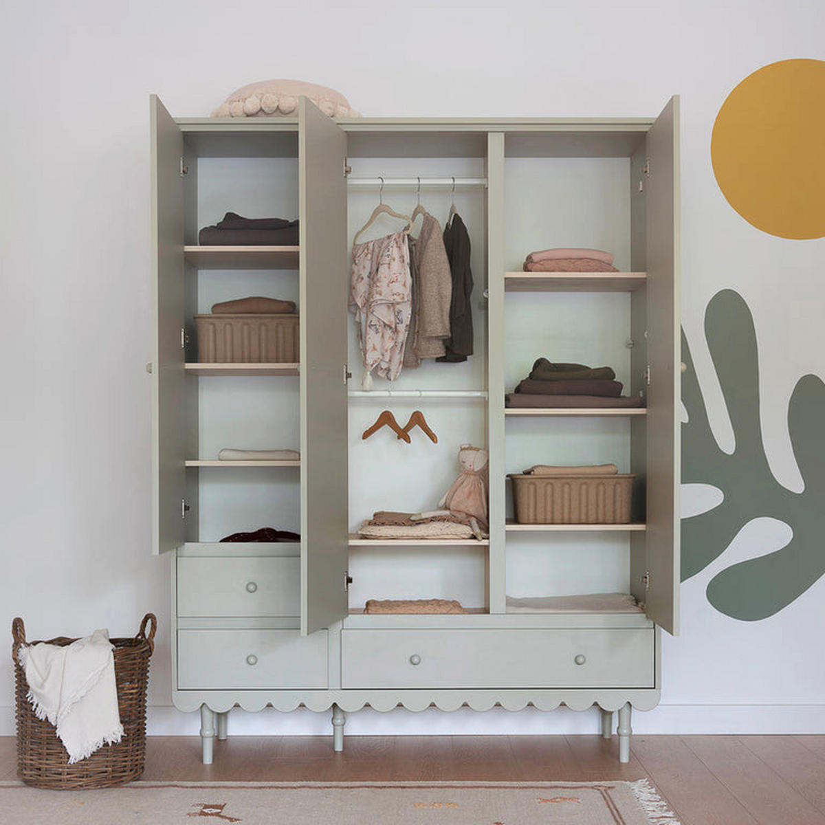 BABYKLEIDERSCHRANK 3 Türen Babushka Olive - Grün, Holzwerkstoff (154/203/50cm) - Petits-meubles