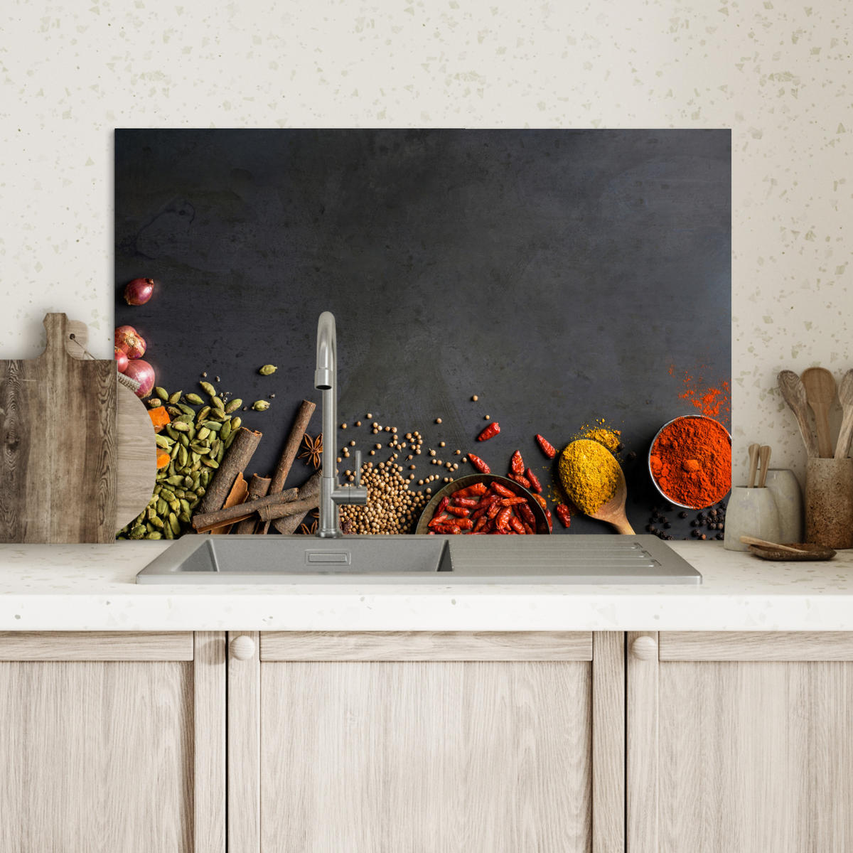 SPRITZSCHUTZ KÜCHE Kräuter - Lebensmittel - Gewürze - Schwarz - Paprika - Zimt 70x50 cm - Currygelb, Metall (70/0.3/50cm) - MuchoWow