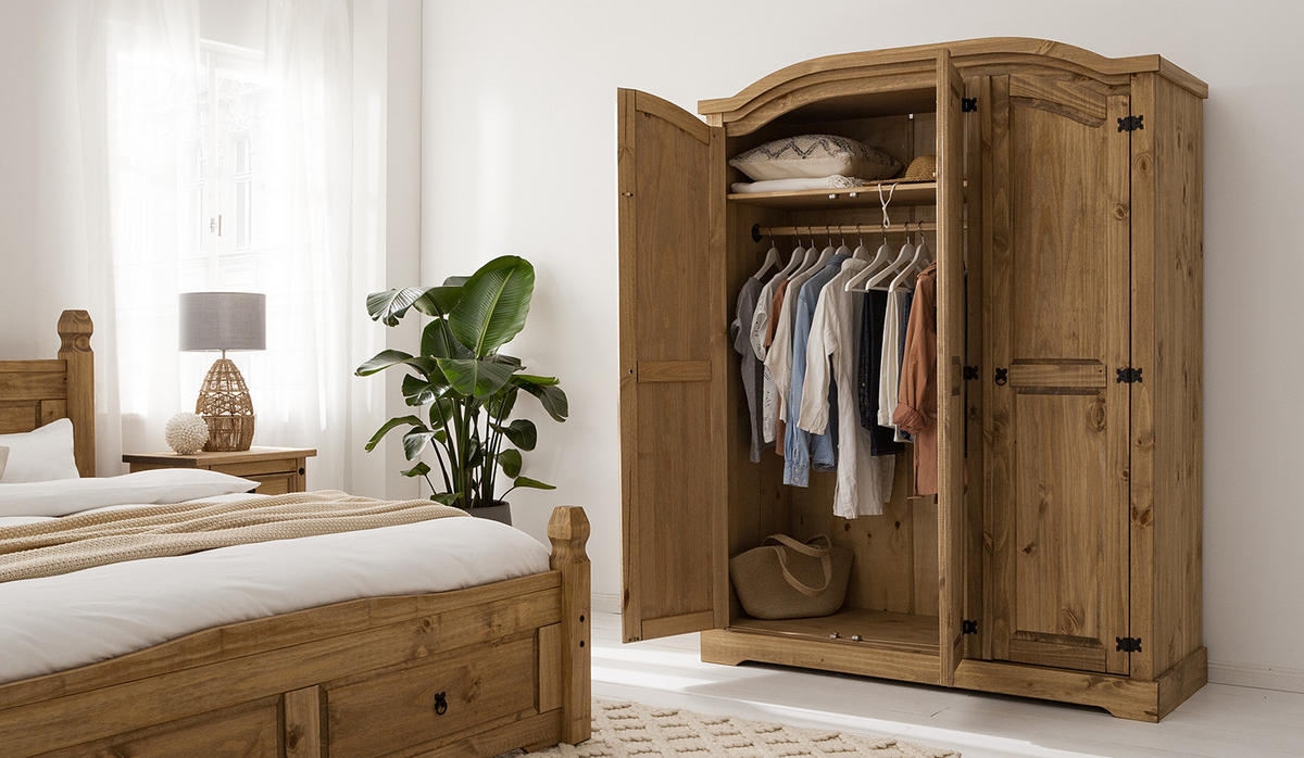 DREHTÜRENSCHRANK - Gerundet - Kiefer massiv - Schwarz/Kieferfarben, Holz/Metall (149/194/56cm) - home24