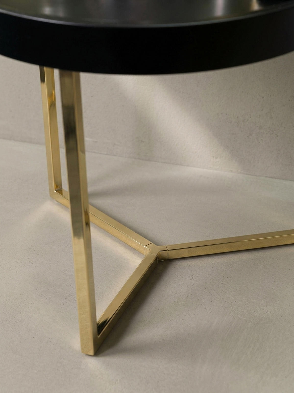 SOFATISCH LIA Rund mit Metallgestell, abnehmbares Tablett und Anti-Rutsch-Noppen, Gold 58 x 58 x 42 cm - Goldfarben, Holz/Metall (58/58/42cm) - KADIMA DESIGN