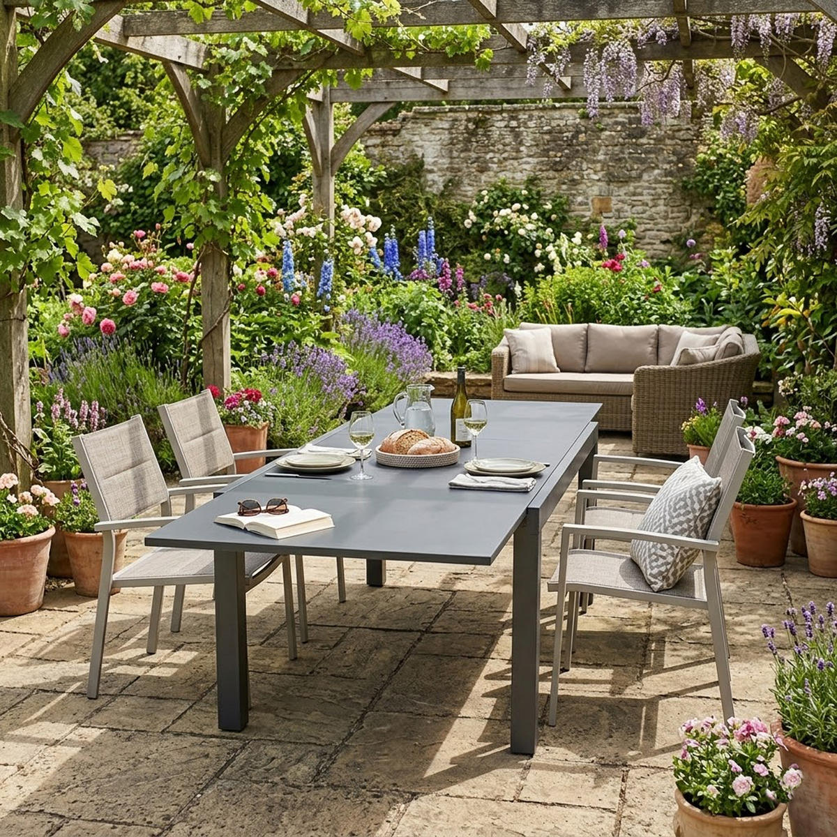 AUSZIEHTISCH Ashford - Esstisch mit Gestell aus Aluminium grau, Tischplatte Glas - Ausziehbar von 180cm auf 240cm. BxTxH: - Grau, Metall (240/100/75cm) - TPFGarden
