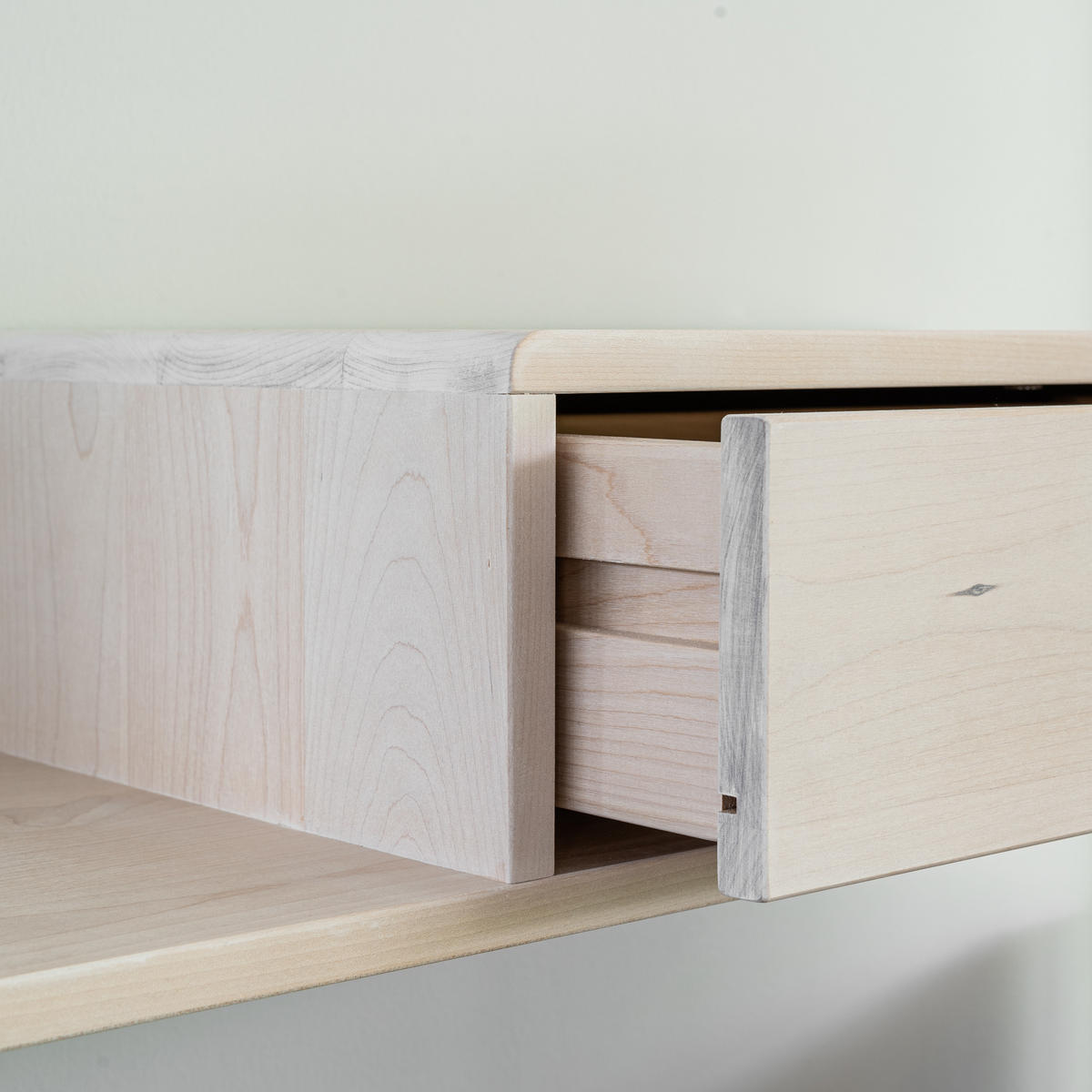 NACHTTISCH Hope mit Ablage links, weiße Birke, 30/65/15 cm - Weiß, Holz (65/15/30cm) - WOODEK