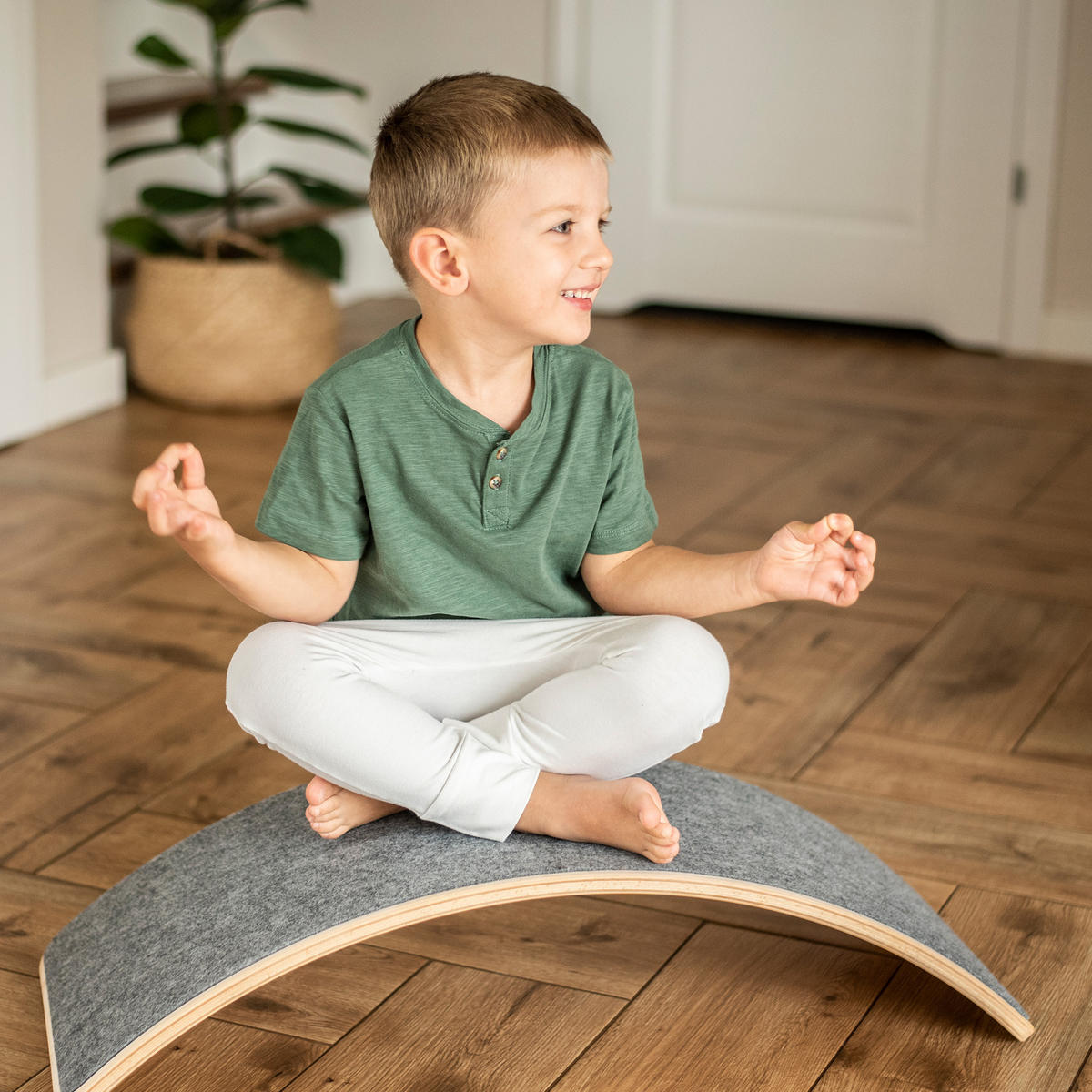 BALANCIERBRETT mit Filz für Kinder 80x30cm, Natur Balance Board, Grau Melange - Naturfarben/Grau, Holz (30/18/80cm) - MeowBaby
