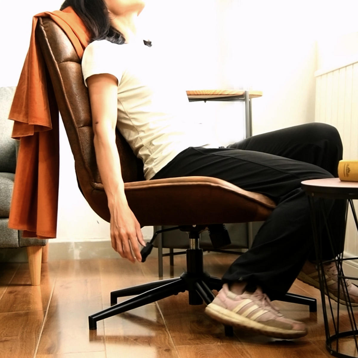 DREHBARER Bürostuhl mit Neigefunktion und Höhenverstellung von 35–41 cm, Braun - Braun, Metall (61/95/67cm) - Meubles Cosy