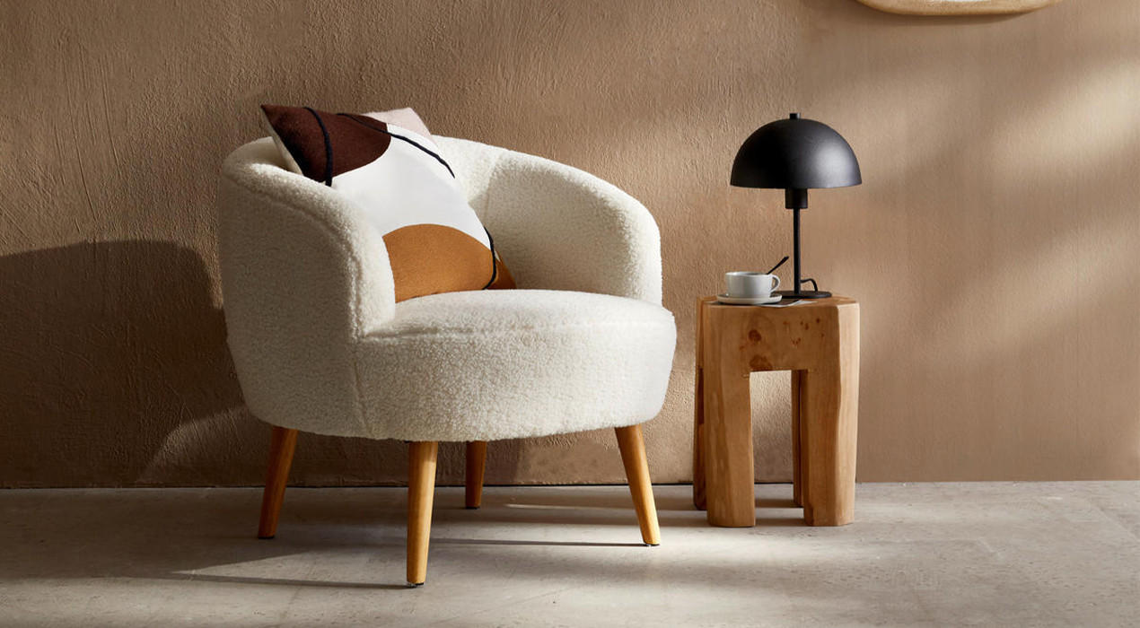 látkové kreslo, béžové kreslo, pohodlné kreslo na nožičkách