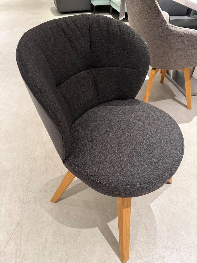 SZÉK LAVIA-BUDAÖRS OUTLET - Novel