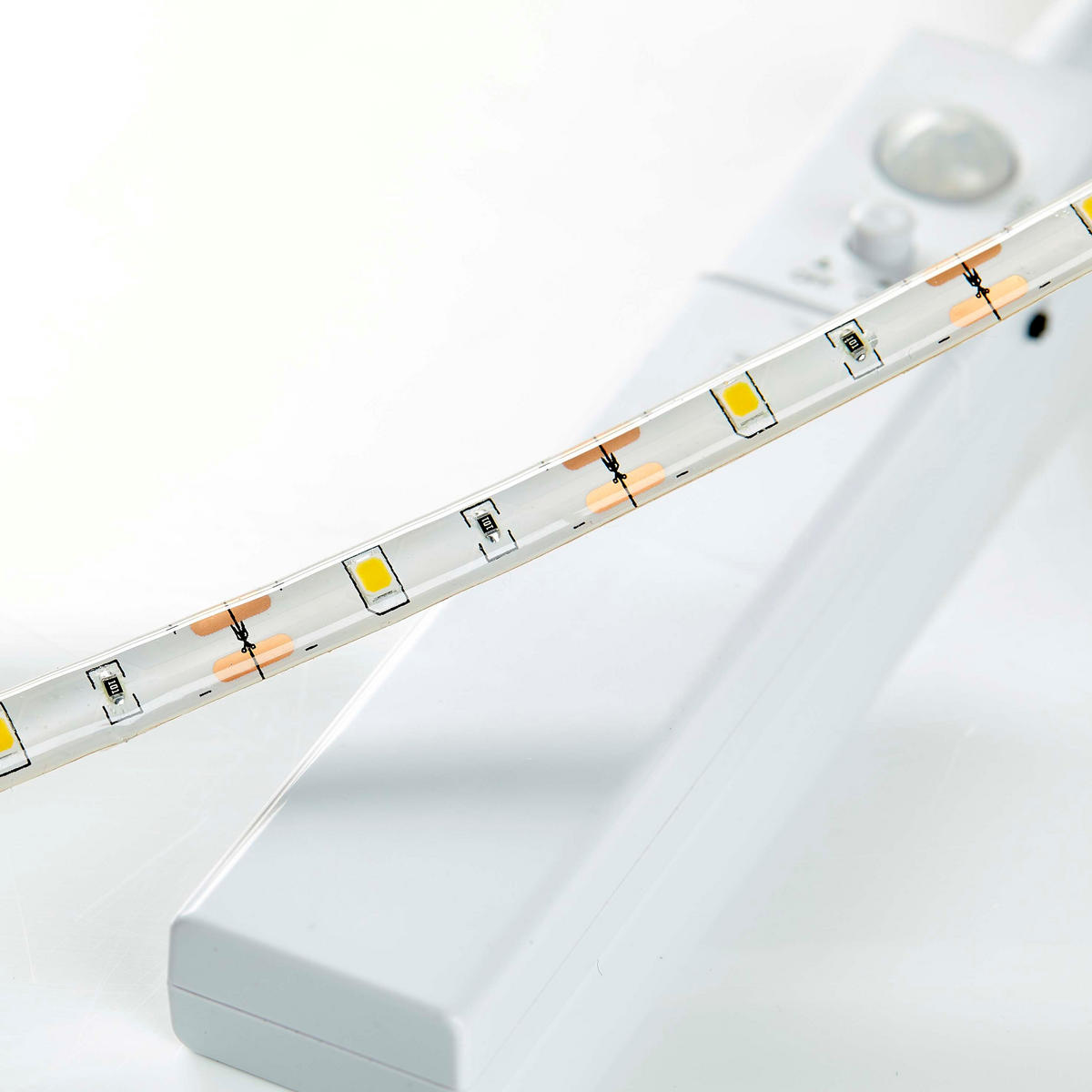 LED-SENSORLEUCHTE - tageslichtweiß mit Bewegungsmelder und einfacher Montage für Akzentbeleuchtung, inkl. 4x AAA-Batterien - Weiß, Kunststoff (100/2/50cm) - Northpoint